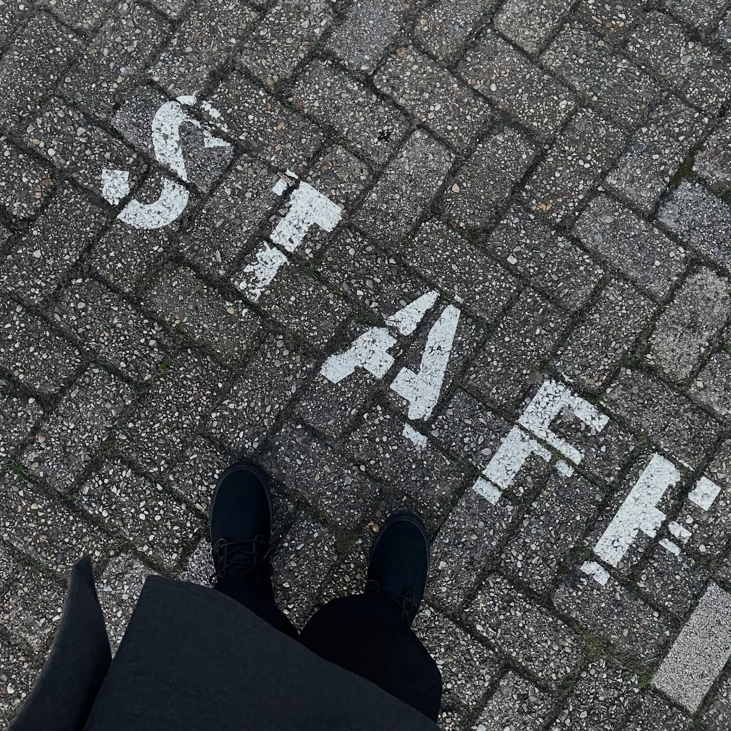 Random pic on a random day 🤌🏽
~
~
~
#streetstyle #onthemove #crew