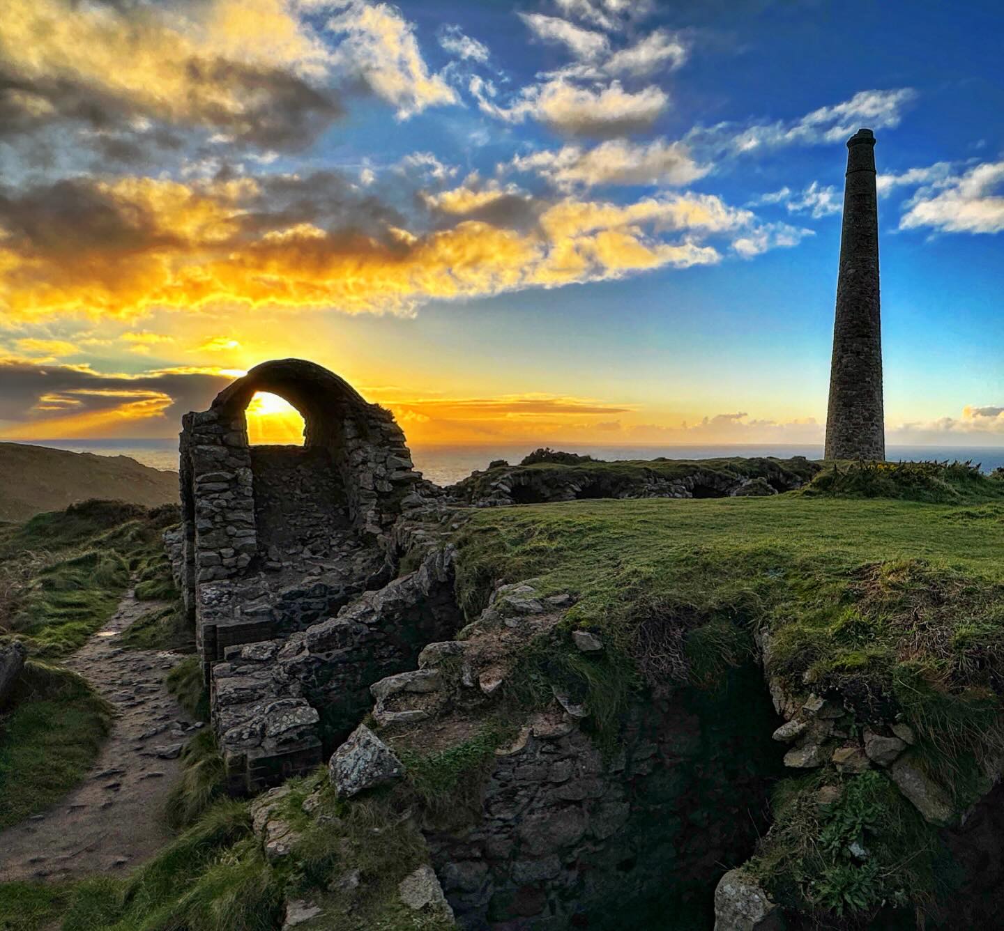 Happy Winter Solstice to all! Summer is coming!
Looking forward to longer days and lighter evenings in 2026 and lots of exciting Geowalks!
#solstice #wintersolstice #summeriscoming #botallack #botallackmine #cornishmining #cornishmines #geowalk #cornwall #cornwallcoast #cornishcoast #walkingcornwall #explorecornwall #lovecornwall #cornwallgeology #cornishgeology #geology #geologyrocks #geolife #geologist #geologistsofinstagram #learninggeology #geoadventure #exploregeology #geologicalwonders #amazingcornwall #ukcoast #swcoastpath #geologylife #geologyfieldtrip