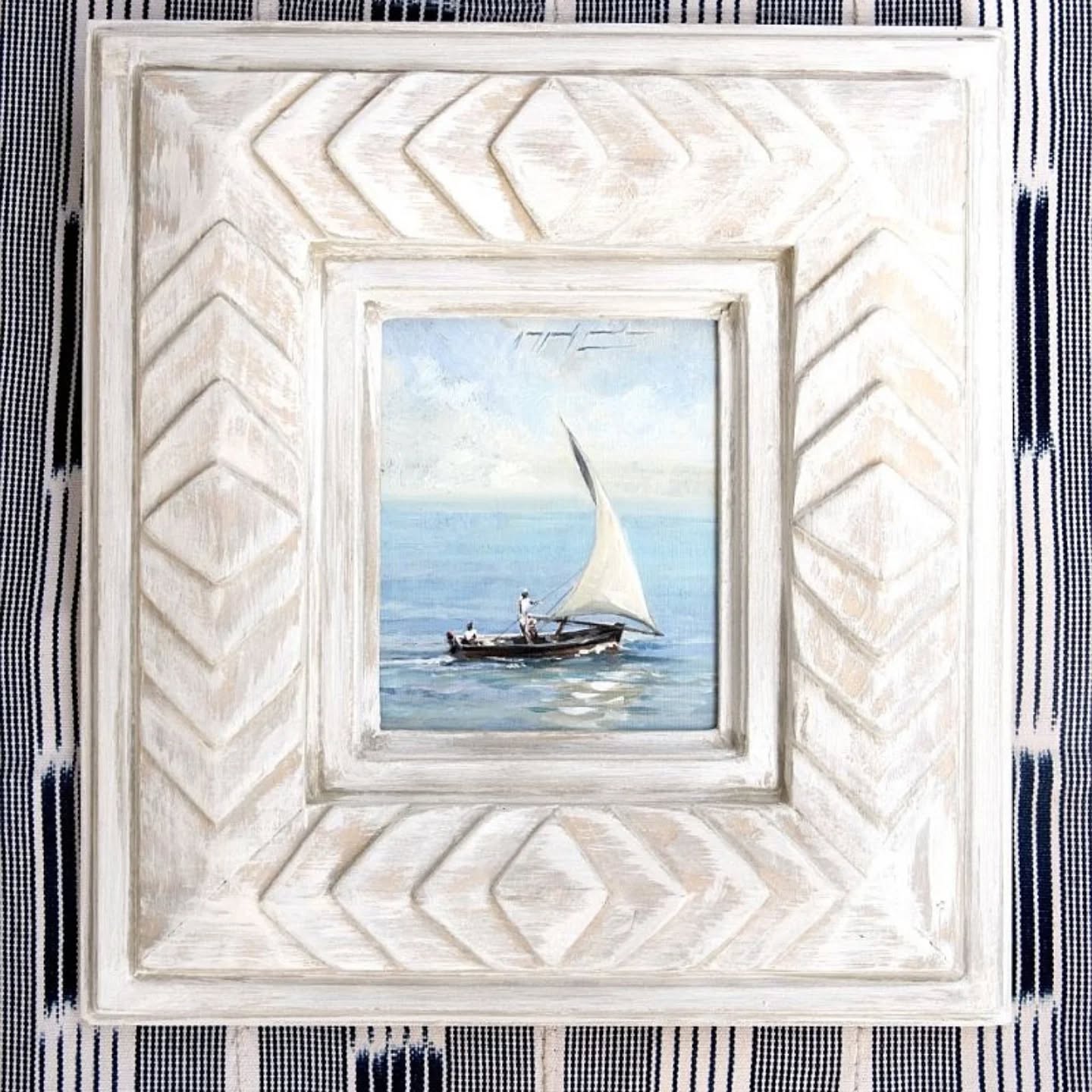 Small oil paintings make lovely gifts and can fit anywhere. Celebrating memories of Kenya they make great keepsakes. Checkout the website site www.amysl.com for lots of inspiration #artgallery #smallpaintings #interiordesign #amysandyslumsdaine