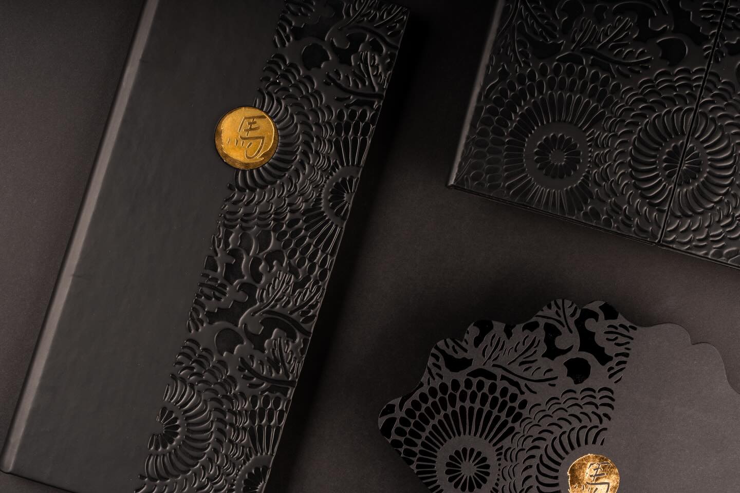 Crafted to be felt before it’s seen.
High-quality black leather menus for Tianma – @stregiscairo , finished with intricate embossing and a signature brass coin — where material, detail, and craftsmanship meet.
.
Photography by: @minaashraf_photography