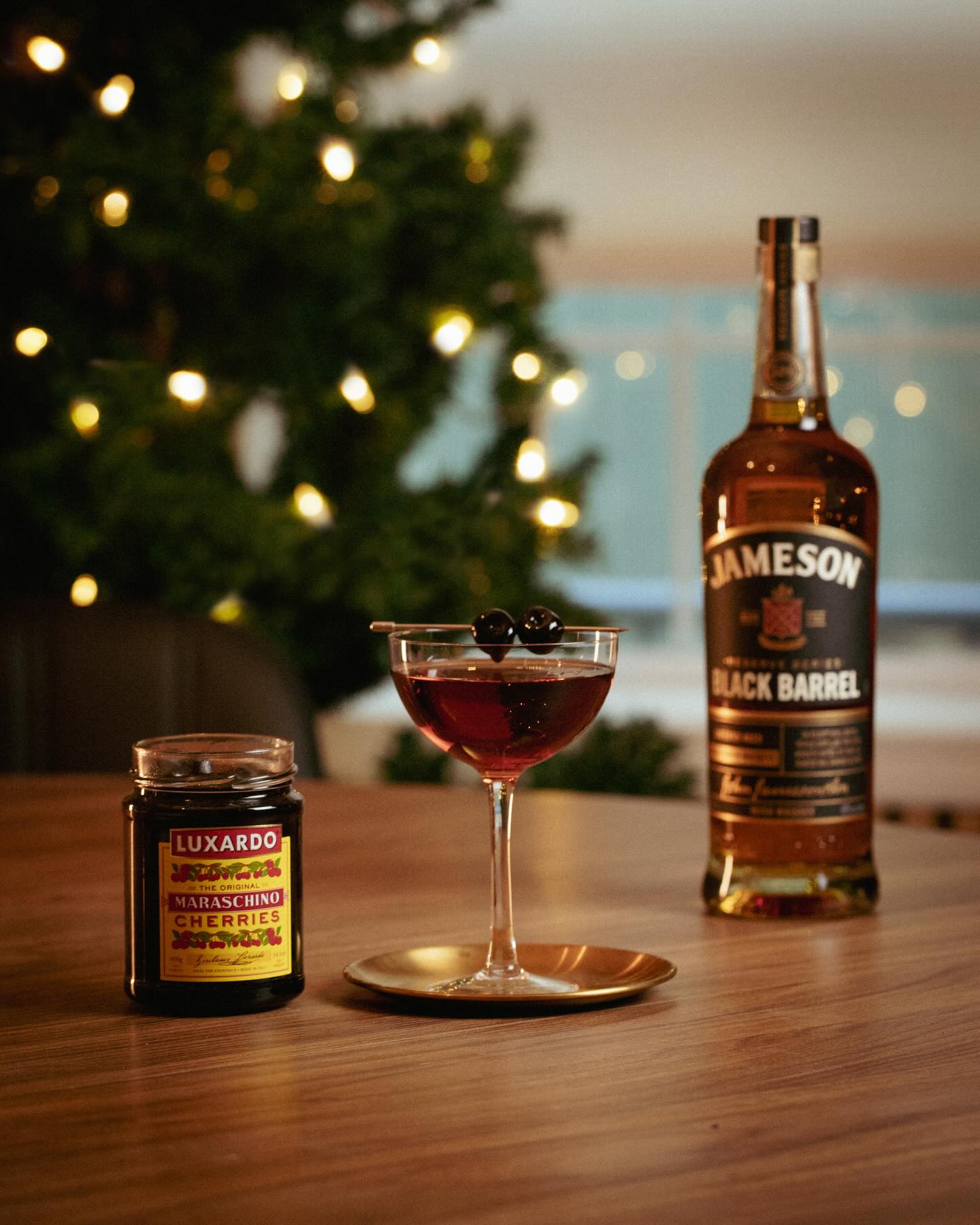 Holiday cheer with a rich, smooth finish. โจ Jameson Black Barrelโs toasted wood and warm spice meet Luxardoโs signature cherry for a Manhattan made for the season.