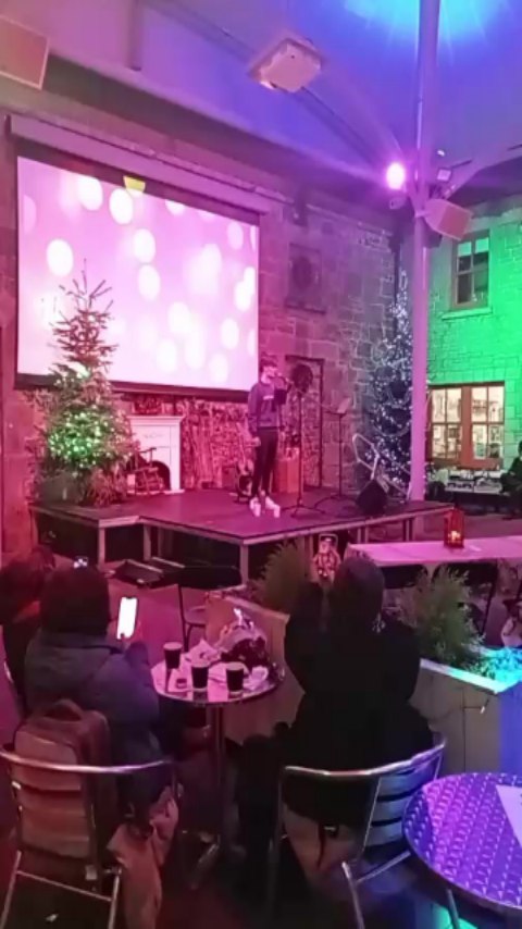 @brendanrynn1 Wow what a debut🎉👏👏 ✨✨😍🎄🎄#liveatthemarketyard #christmas #livemusic