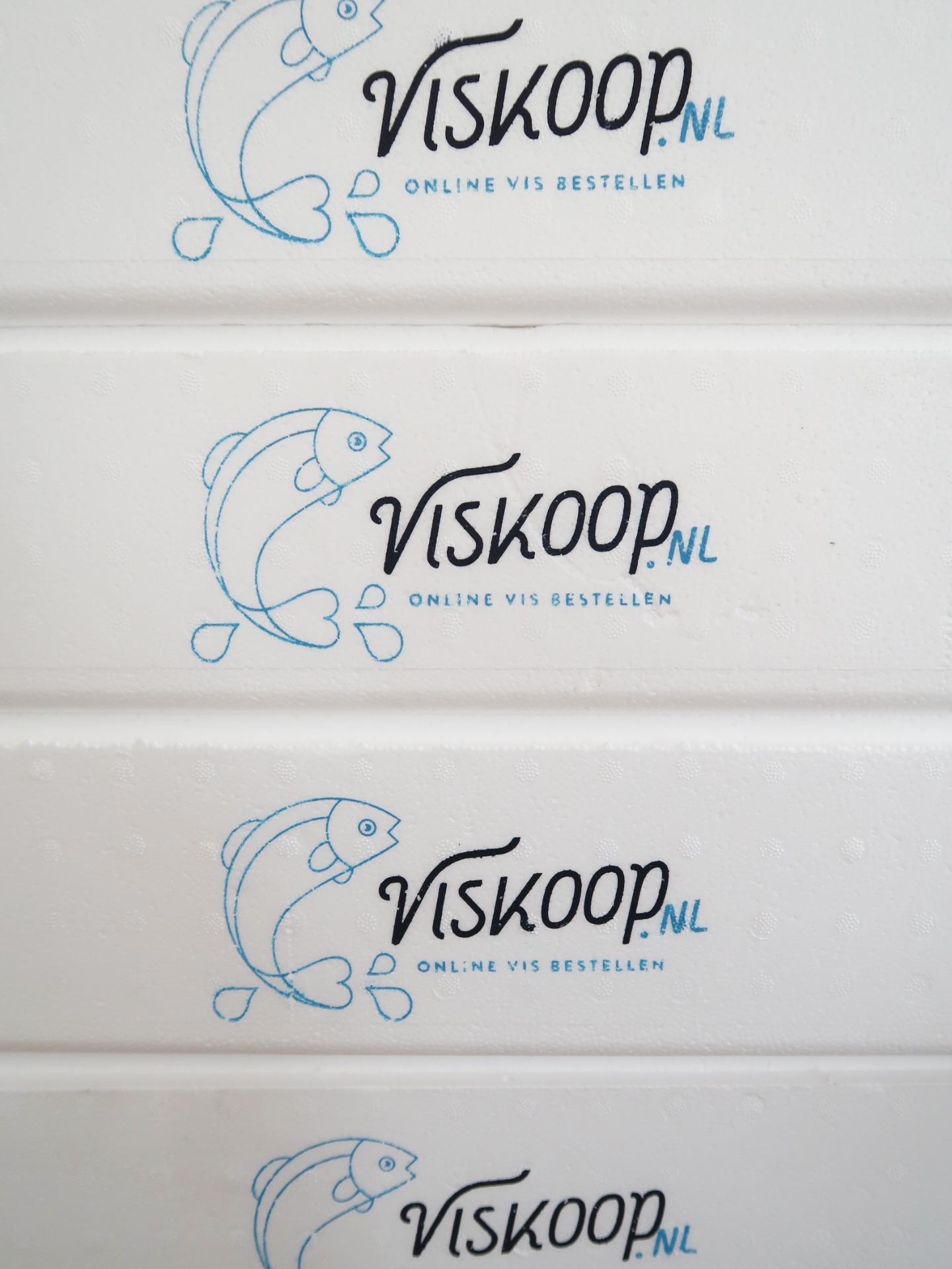 Klaar voor het kerstdiner? Heb jij alles al in huis voor die heerlijke visgerechten? Wij wel!🐟
Bestel eenvoudig en laat het thuisbezorgen of haal je bestelling op aan de Halkade 27.
Denk bijvoorbeeld aan:
🦞 Ovenklare Canadese kreeft
🍣 Verse sashimi
🐟 Rijkgevulde visschotels
🥗 Zalm- of tonijncarpaccio
🍱 Luxe sushi
🦐 Wilde tijgergarnalen
🦀 Krab
🦪 Een selectie top oesters
Maak van jouw kerstdiner een culinair hoogtepunt.
👉 Bestel op tijd en geniet zonder stress!
www.viskoop.nl
#viskoop #visbestellen #feestdagen #kerstdiner #ijmuiden
