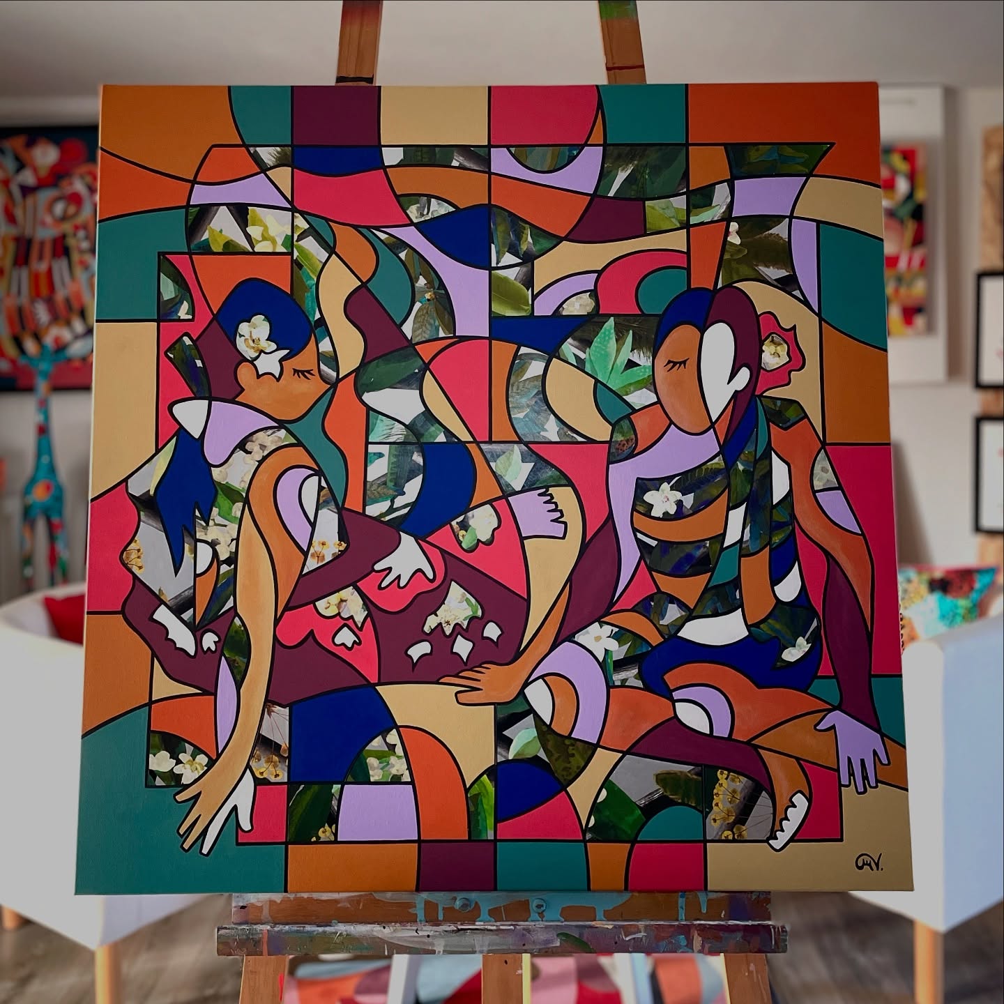 Titre : Confessions polynésiennes 🆕
Dimensions H80x L80 cm Châssis 3D
Collage et Acrylique sur toile - Oeuvre originale
Disponible 💚
~~~~~~~~~~~~~~~~~~~
« Dans cette réinterprétation contemporaine inspirée des scènes tahitiennes de Paul Gauguin, l’artiste transforme un moment d’échange en une composition graphique et lumineuse. Les deux femmes, baignées de calme et de douceur, se dévoilent à travers des formes géométriques qui évoque l’esthétique du vitrail. Les aplats colorés se mêlent aux fragments de wallpapers floraux signés Christian Lacroix, apportant profondeur et texture. »
•
•
•
•
#artwork #Painting #Art #peinture #collage #christianlacroix #femmesdetahiti #paulgauguin #50nuancesdemarguerite #maguyvaz