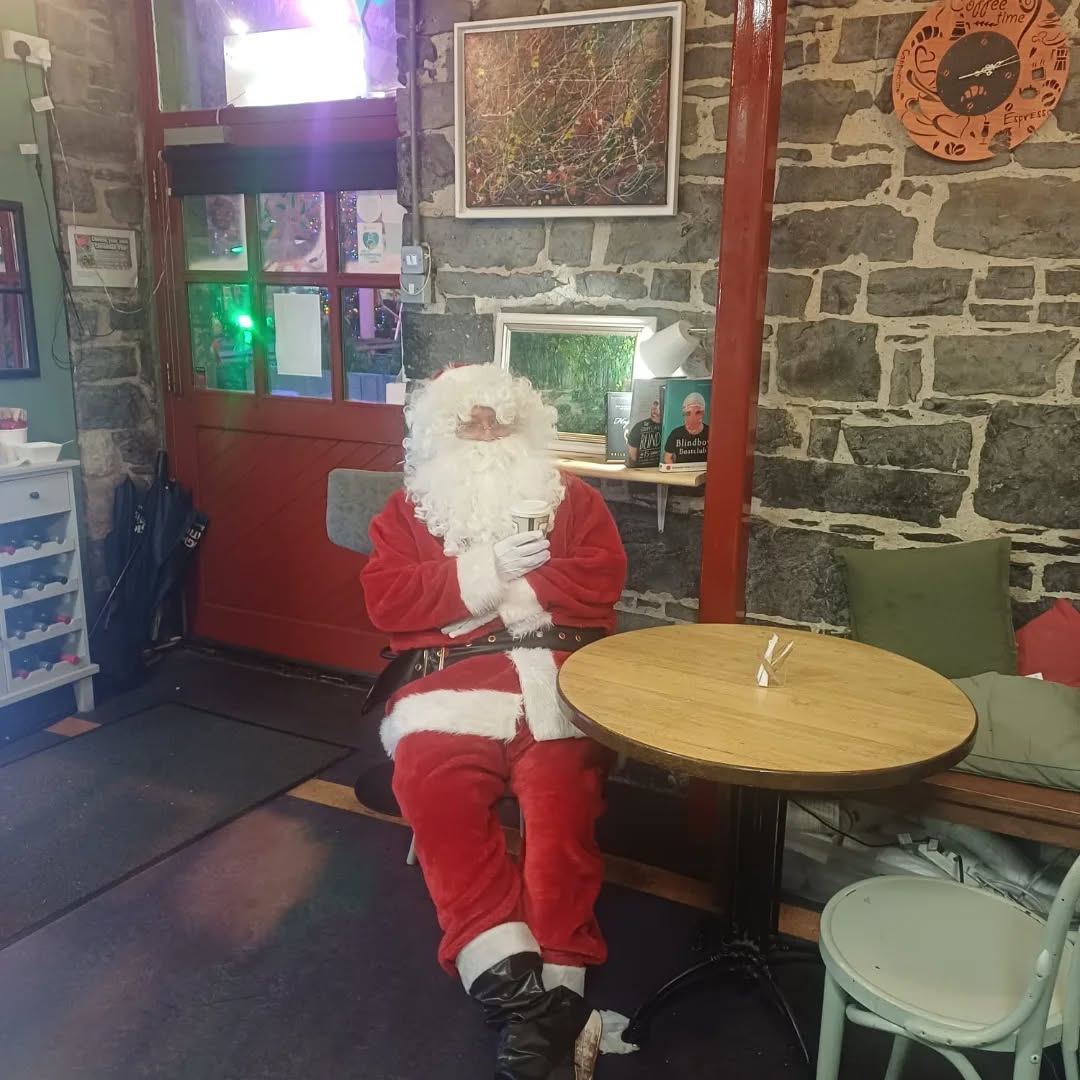 The big man stopped by & gave his seal of approval on our gorgeous Christmas deserts, don't forget to pop on and try all we have to offer, 😍🎄