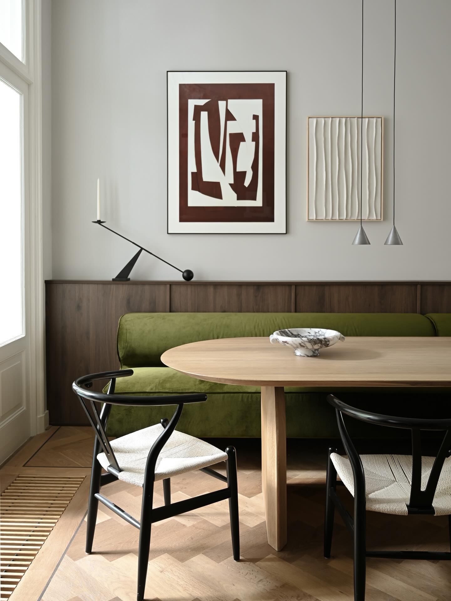 New project | Dining Room Design | Townhouse, The Hague
A refined dining room where authentic architectural details meet warm materials and a modern twist. Custom elements and carefully layered lighting create an inviting atmosphere for long dinners and shared moments.
Discover the full project via the link in our bio!
#lexibeckordinteriordesign#thehague#thehaguerenovation#townhouserenovation#herenhuis#hetenhuisdenhaag#renovatiedenhaag#diningroomdesign