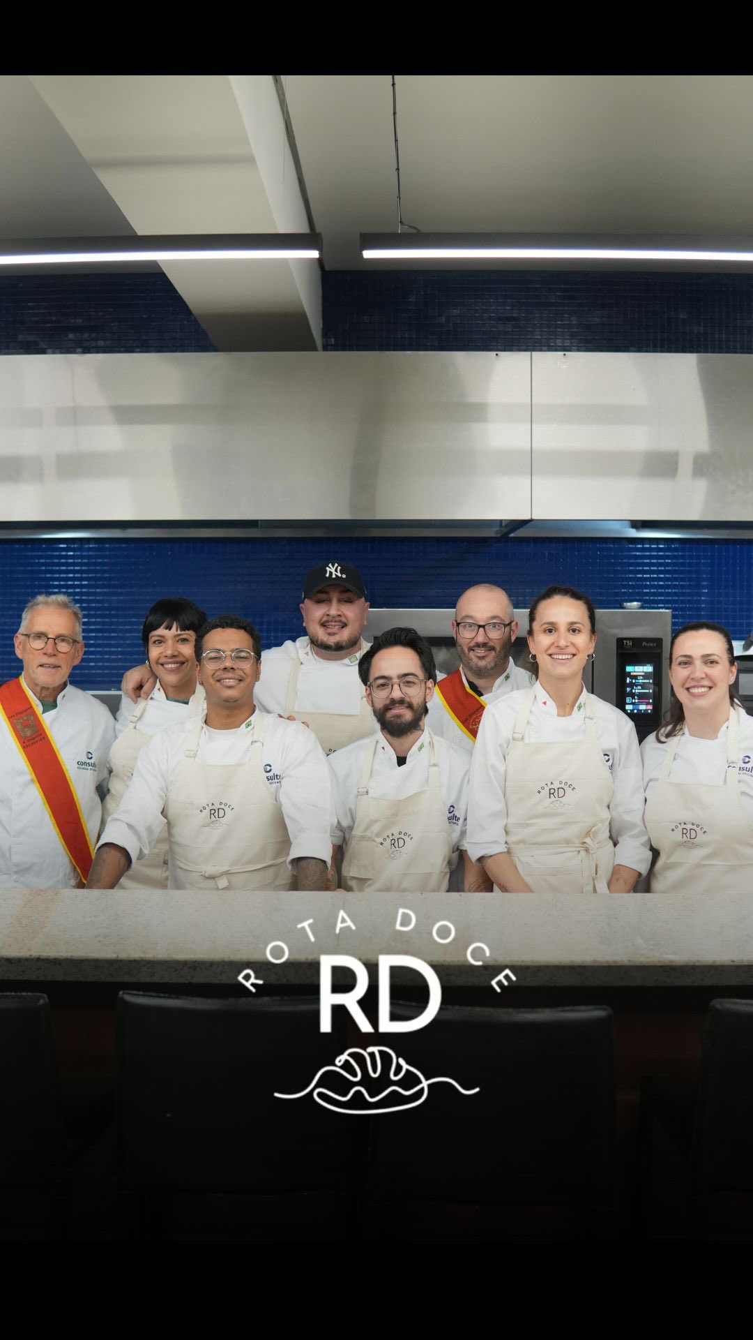 Seis chefs de alto nível, uma cozinha completa e a força dos ingredientes mineiros dando vida à Rota Doce.
A Consulte Cozinhas Eficientes teve a honra de abrir as portas do nosso showroom para receber esse time de peso e mostrar, na prática, como a tecnologia certa transforma preparo em performance.
Que o Rota Doce tenha muitas edições pela frente e que, assim como nesta, a Consulte Cozinhas Eficientes esteja sempre de portas abertas para impulsionar projetos que celebram sabores, talento e tradição.
#RotaDoce #CozinhasProfissionais #CozinhaShowroom #GastronomiaMineira #ChefsDeCozinha #ConsulteCozinhasEficientes #EquipamentosProfissionais #CulinariaMineira
