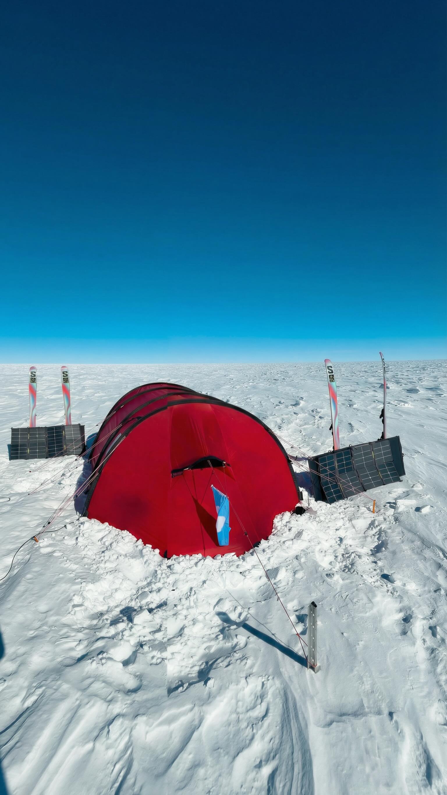 What a beautiful time to be alive!
Today is the longest day in Antarctica 🇦🇶
☀️ We’ve had the midnight sun for a few weeks now, so it’s awesome in order to charge our batteries and equipment.
🛰️ We’ll keep sending daily updates from the field!
🔔 Subscribe to follow the Under Antarctica expedition live.
#UnderAntarctica #Antarctica #Science #Adventure #Expedition