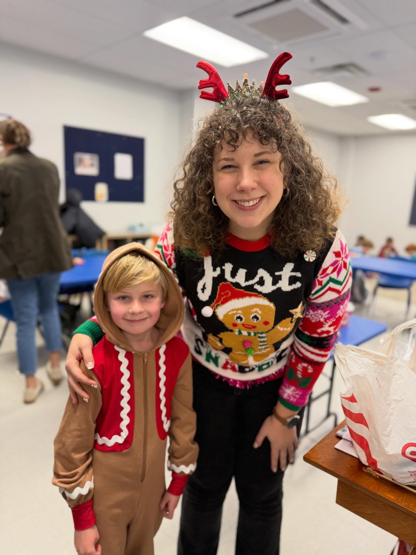 We ended the first half of the year with our class Advent parties—from cookie exchanges and gift swaps to Christmas around the World caroling from classroom to classroom, and even learning about the tradition of English Christmas pudding.
It was a week filled with joyful festivities and celebration.
Wishing you all a very Merry Christmas. We’ll see you in the New Year, Kingfishers! 🎄✨
#advent #classicalchristianeducation #classicalchristianschool #alexandriava #truthgoodnessbeauty