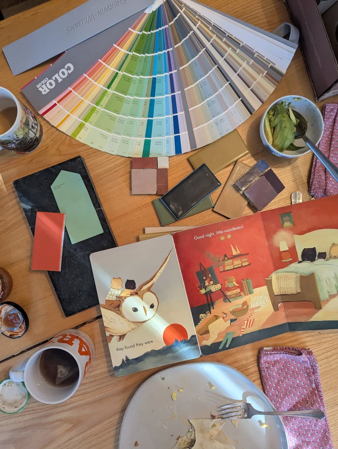 Last meeting before going VERY dark over the next few weeks. So glad to spend my morning with good friends over breakfast working on the sweetest kitchen design inspired by a children's book. When the work isn't kicking my ass, it's feeding my heart.
✨
Happy holidays, friends. And, as always, Happy Home Making!
✨
#interiordesign
#kitchendesign
#inspirationeverywhere
#popofcolor
#happyhomemaking