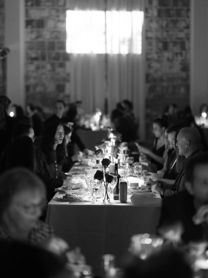 Ambiance Speakeasy 🌹
Event planner : @erikaco.events
Venue : @gentilevenues
Photographer : @lesmariagesdejulia
Rentals : @tenuedesoiree_ @groupeabp
DJ : @a1djs
Desserts : @cookine.mtl
