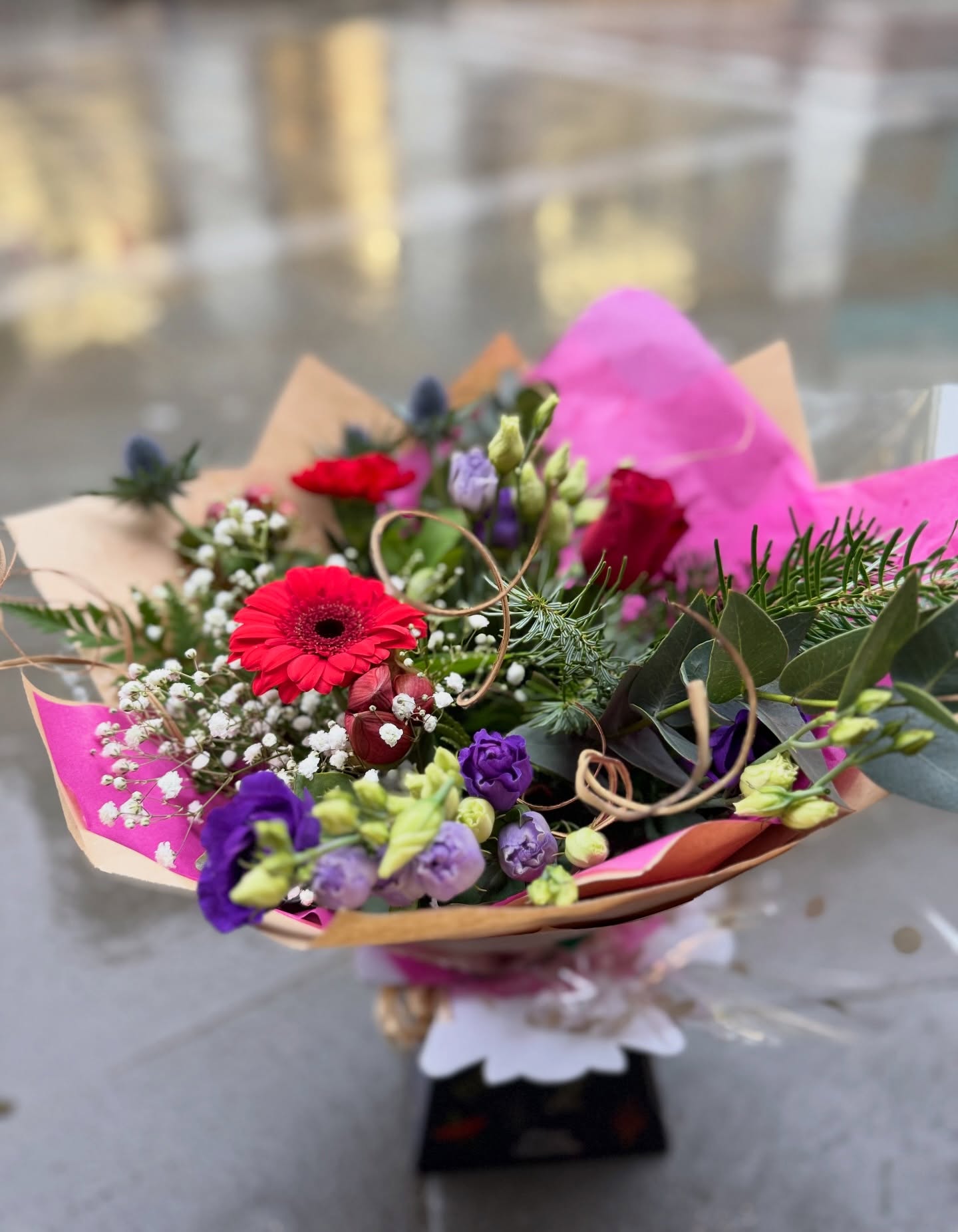 🎄 Christmas Florist’s Choice is here 💐
Seasonal, festive and hand-picked by us - this one’s all about rich winter colours, beautiful textures and that fresh Christmas feel.
Perfect for gifting, hosting, or making your home feel a little more magical this season.
Order online or pop in - we’ll do the choosing, you take the credit ✨
Link in stories to order direct 📲