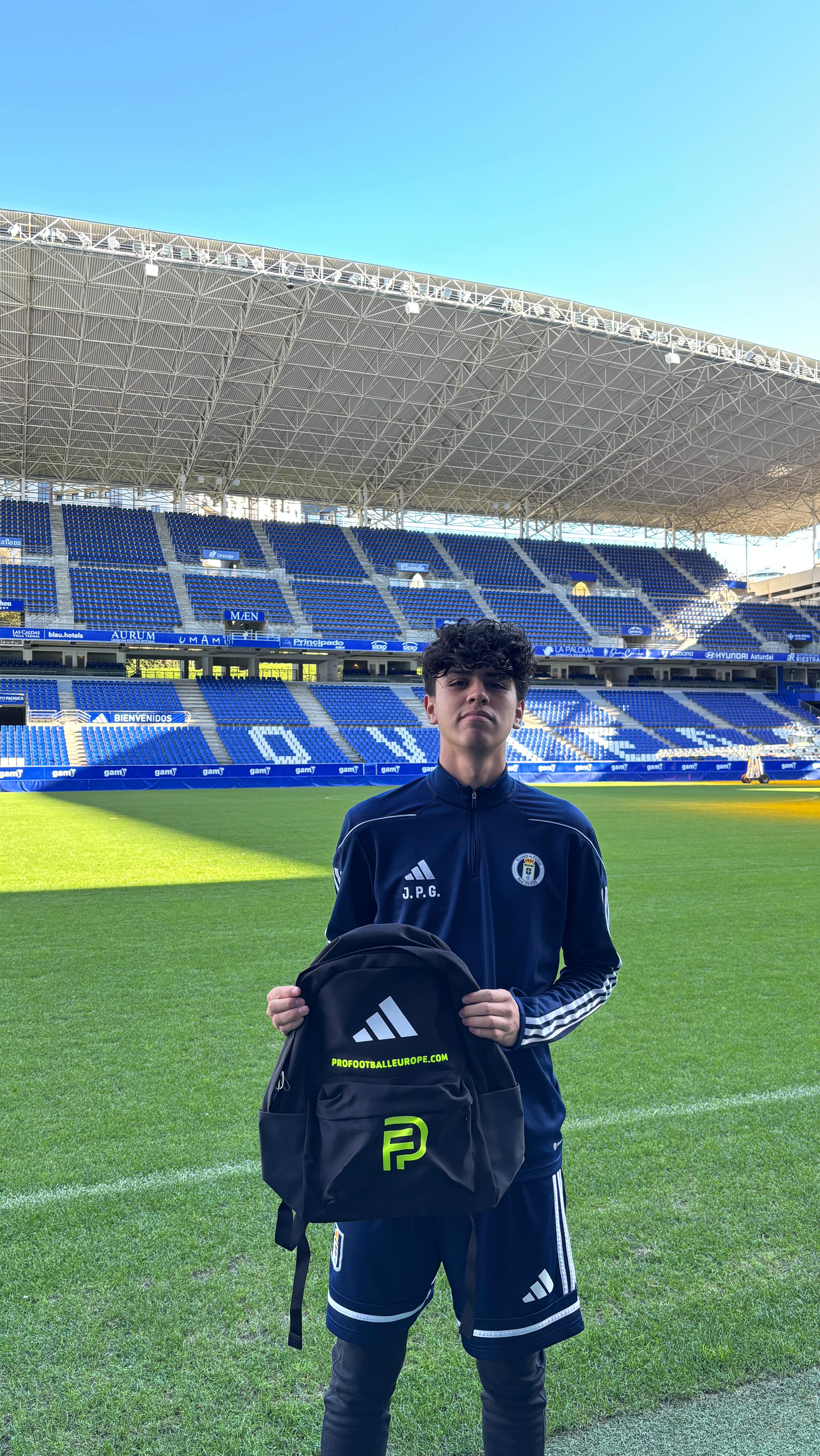 𝐎𝐦𝐚𝐫, jugador mexicano 🇲🇽 nos cuenta cómo se dio su llegada al 𝐑𝐞𝐚𝐥 𝐎𝐯𝐢𝐞𝐝𝐨 Academia Internacional 🇪🇸
De la mano del 𝐂𝐡𝐢𝐞𝐟 𝐒𝐜𝐨𝐮𝐭 @ricardo_calvillo.10 seguimos apoyando a los jóvenes talentos y conectándolos con las mejores academias de 𝐄𝐮𝐫𝐨𝐩𝐚 ⚽️