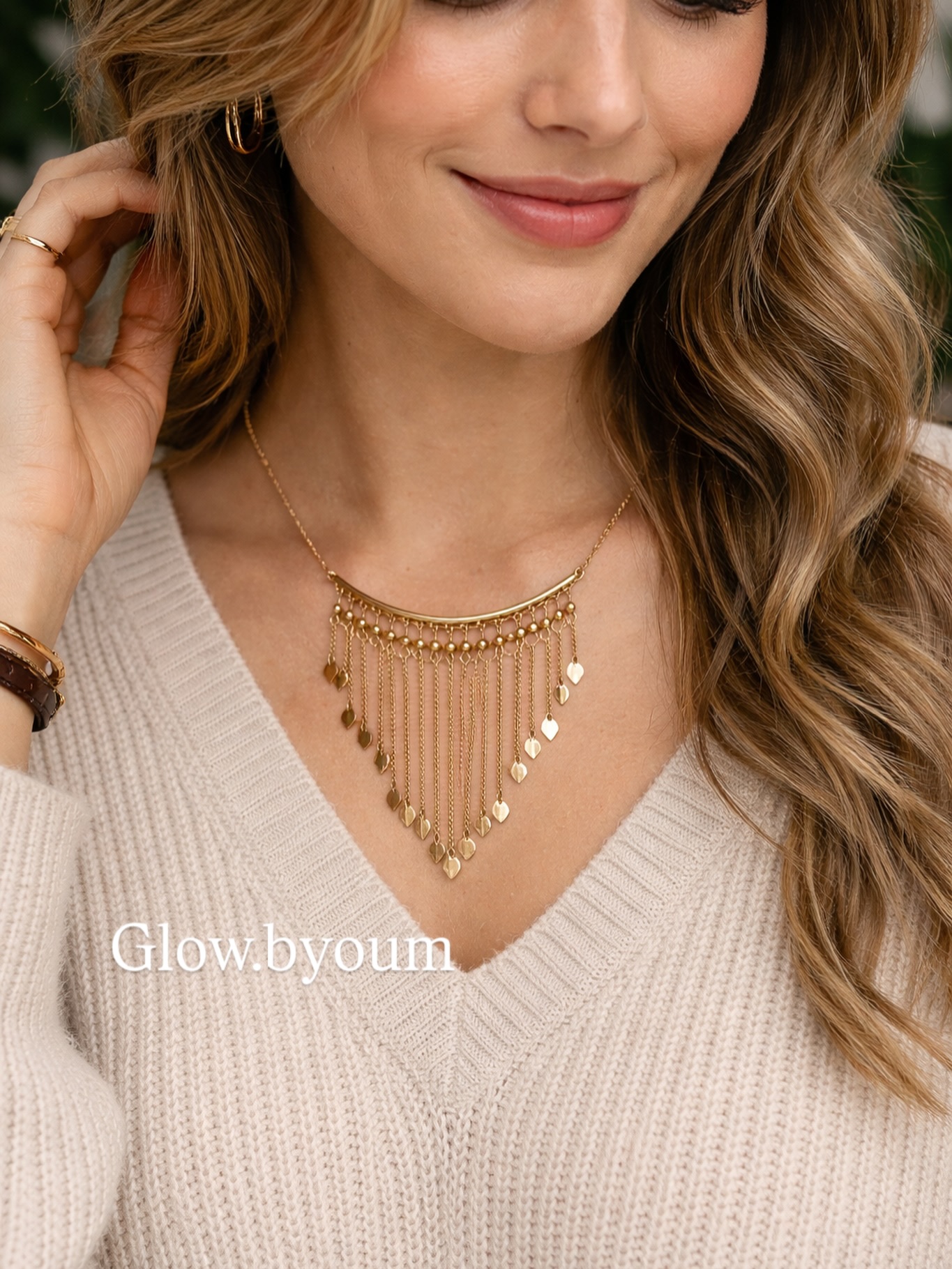 Un collier chic aux fines chaînes dorées qui sublime le décolleté et rehausse toutes les tenues.
✨ Moderne, tendance, raffiné
✨ Acier inoxydable – durable et brillant