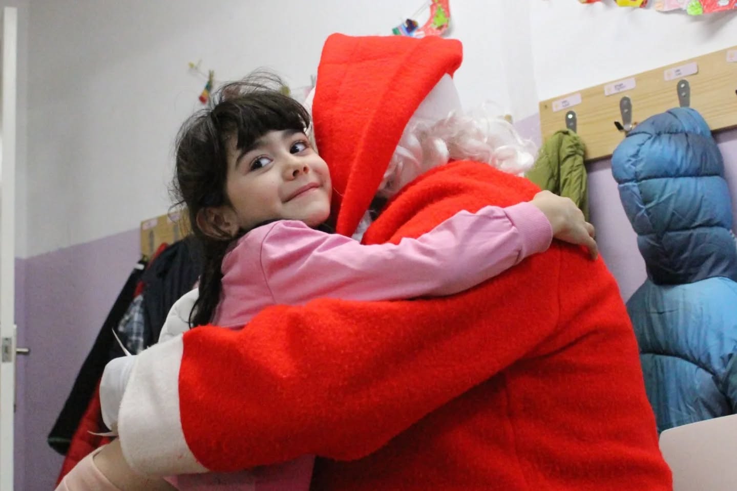 El Pare Noel no va fallar en la seva tradicional visita a l'Escola Piaget per Nadal! Va visitar totes les classes i va recollir les nostres cartes! Moltíssimes gràcies per la visita!
💚💚💚
#EsperitPiaget
#PassioPerlEscola
#SomEscola
#EscolaPiaget