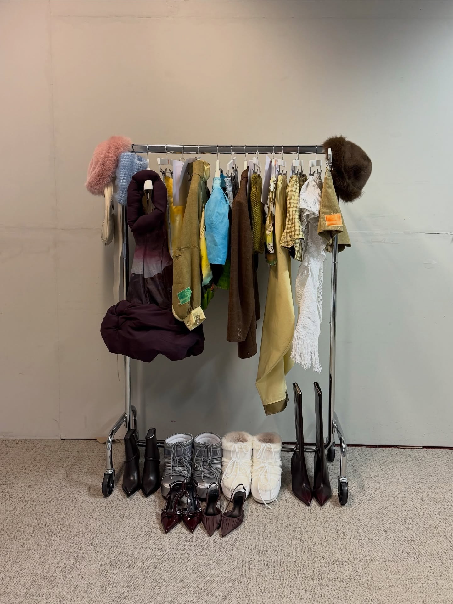 Life at the studiooooo, bts and a few more sneak peeks of our new collection. Dropping mid January ⭐️🫒⛩️⛰️