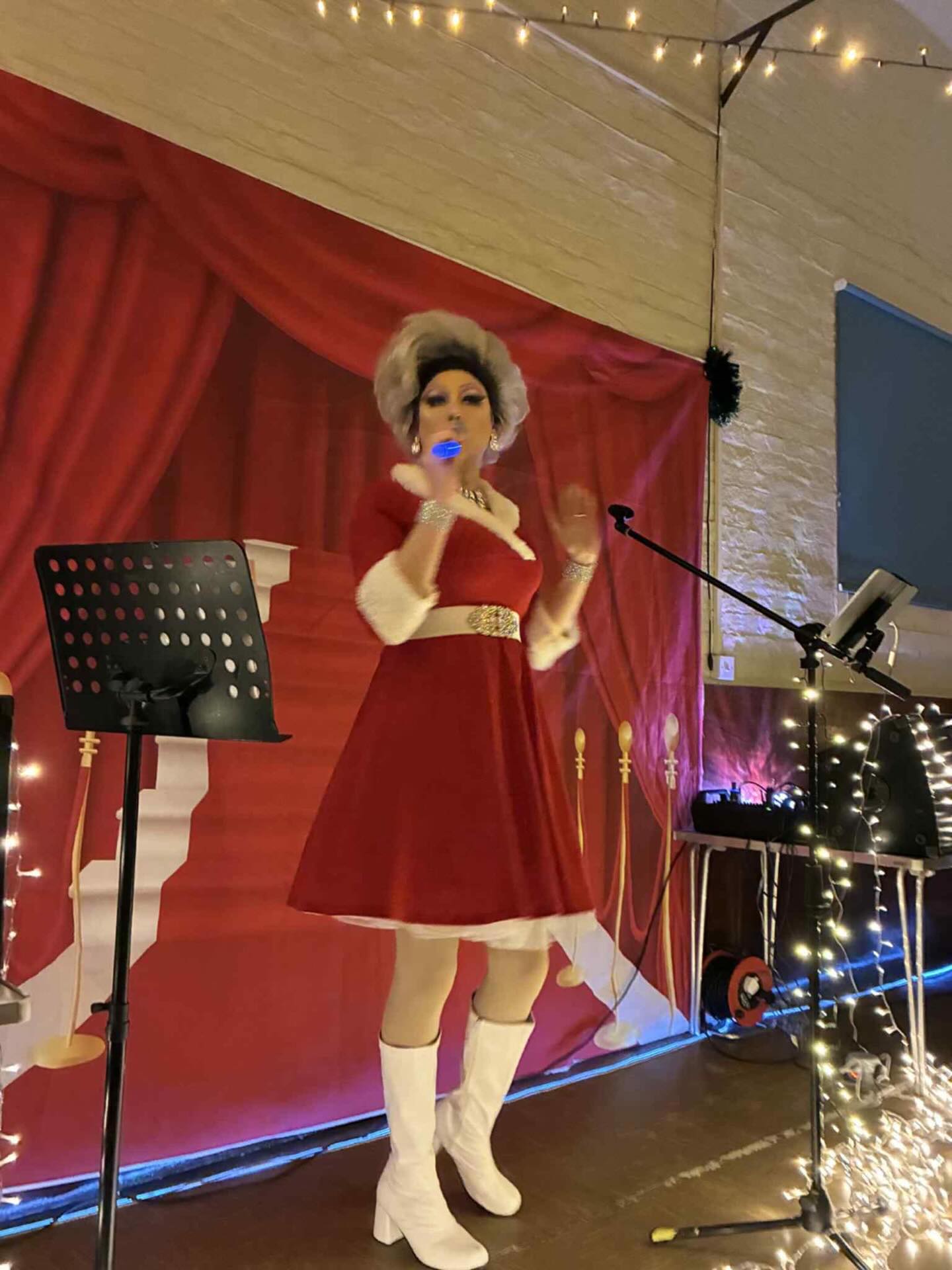 Well..that’s a wrap on our mega busy pre Christmas weekend! 🎄
Friday kicked off the weekend with the Kitty Lee Christmas Caberet in the Old Boys School- we hosted 95 guests for a night of laughter, good food & some fantastic entertainment! If you have any pictures from this night, please post them in the comments!
Saturday brought us festive afternoon teas 😍 warm turkey sandwiches, orange scones & mini Yule logs amongst other delicious sweet treats 😍
And, today we have catered for 21 ladies, who had walked down from a Dovecote barns retreat. Everyone enjoyed their sandwich, cake & a coffee before heading back to Kelfield. We also simultaneously hosted large family groups & cyclists & we thank you all for your patience!
I did try to gather all these into a 12 days of Christmas song but that requires a quiet room & a strong drink 😂
We’re back open Tuesday at 8:30am 🥳 see you there!