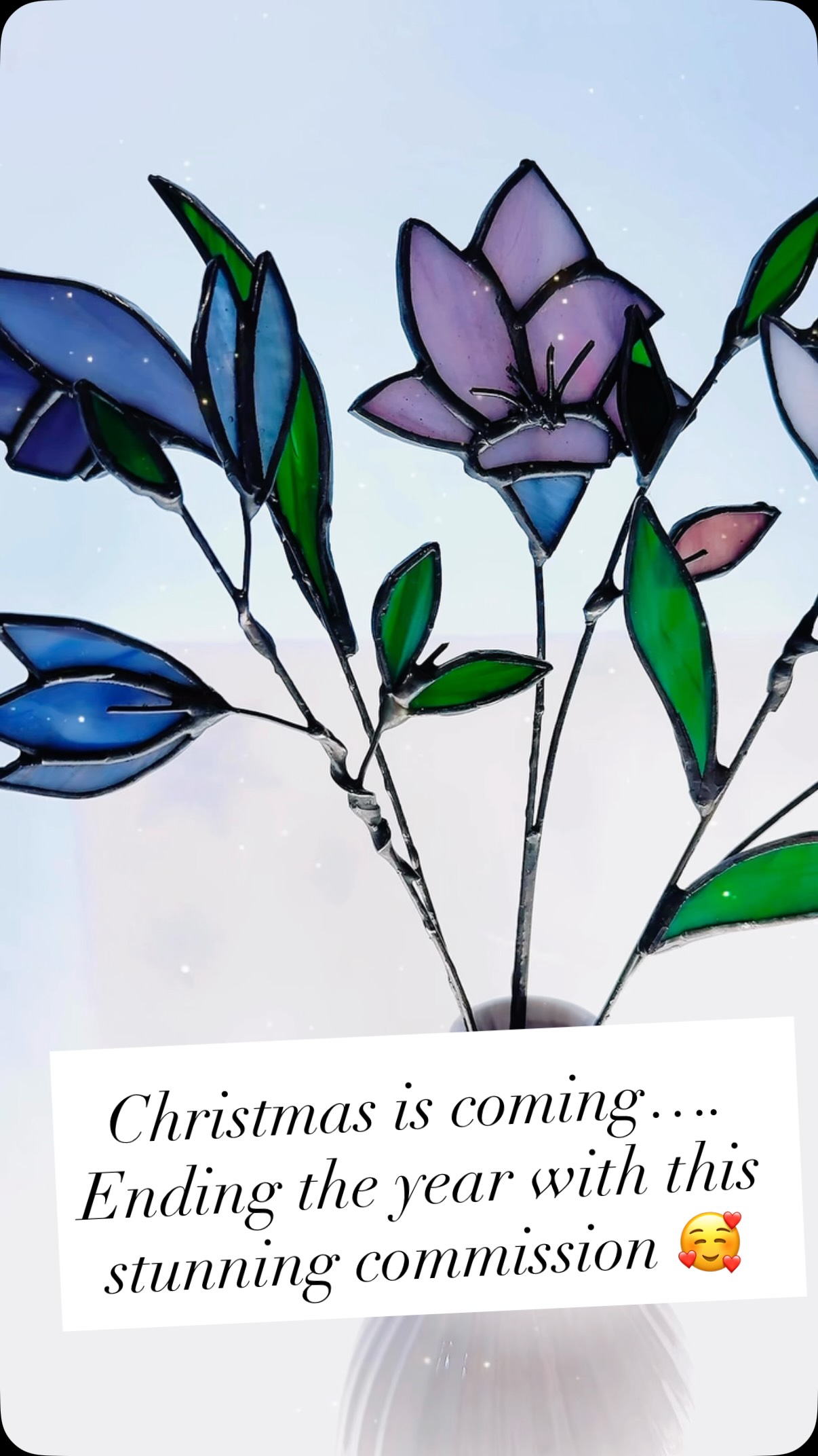 Finishing the year with the most stunning bespoke commission….. a 5 stem freesia bouquet in shades of purple - a Christmas gift to a grandmother from her 5 grandchildren, so a stem from each…..
Beyond pleased with how these have turned out - each stem is a different form and shade, so collectively, the impact is just beautiful. I
As I have fallen in love with them that much, I am:
1) Going to make myself some in the new year
and
2) Make this 5 stem bouquet available on my website as of Monday afternoon, in any colour pallet
To see more photos and pre-order, follow the link to my website/online shop in my bio. Lead time is approx 4-6 weeks so order now for Valentine’s Day! 🥰 or if you are a gallery or artisan shop, and would like to stock my work in 2026, please get in touch.
#stainedglass #glass #glassart #freesia #everlasting #flowers #purple #lilac #lakedistrict #glassartist #creative #commissions #bespoke #everlastingflowers #inBudAndBloom #forever #foreverflowers #bespoke #gift #unique #valentines #mothersdaygifts
@the_makers_mill @ivymakersguild @rheged_centre @thehappyherdwick @hare_hill_barn @visitkeswick @make_it_at_market @edenvalleyartisticnetwork @contemporaryglasssociety @wordsworthgrasmere @blackwellartsandcrafts @keswickmuseum