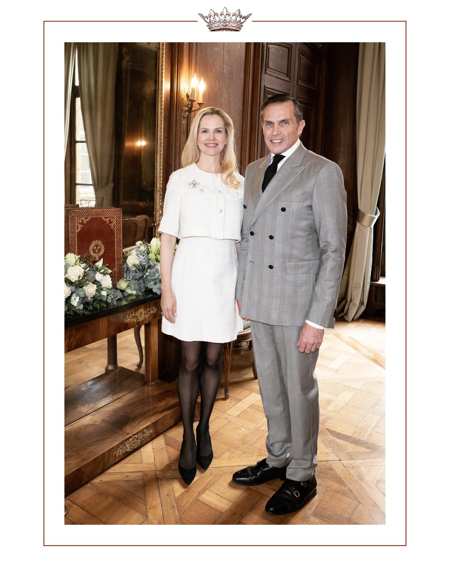 Nous vous adressons nos vœux très chaleureux d’un Joyeux et Saint Noël. Que la lumière de la crèche, source d’espérance, éclaire vos journées et renouvelle vos forces. Nous vous souhaitons également une belle et heureuse année 2026, sous le signe de la paix, de la fidélité aux racines chrétiennes de la France, et de la joie profonde que donne l’amour de Dieu. ✨