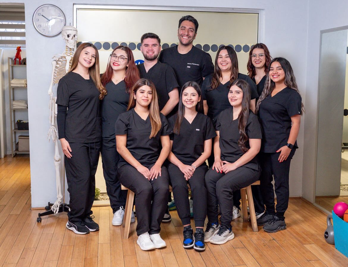 👋🏽⭐️🌀EQUIPO AVANZA🌀⭐️👋🏽
Les deseamos felices fiestas!🎉🪅🎄🎅🏻
Agradecemos la preferencia y confianza que tuvieron este año al elegirnos para cuidar de su salud y bienestar!🩺🧑🏻⚕️💙🫀🧠😃❤️🩹
Nos comprometemos a ser mejores el próximo año y a proveerte atención de calidad fuera y dentro de nuestra clínica!🏥🏡📞
#vamospormás #avanzafisioterapia #teamavanza