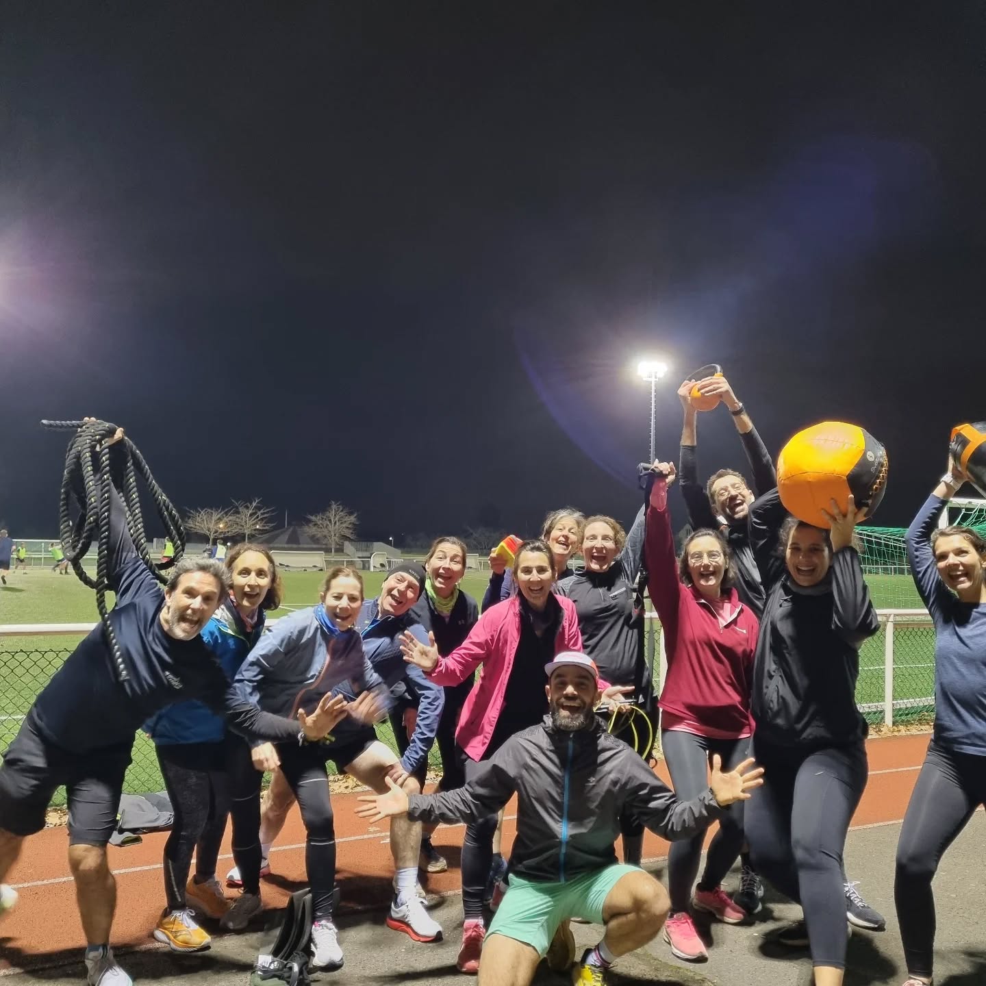 Athletic Training avec la team Run & Renfo du mardi soir 🔥🏋🏻♀️🏋🏻♂️
📌 Versailles
🏋🏻♂️ @robinduchier