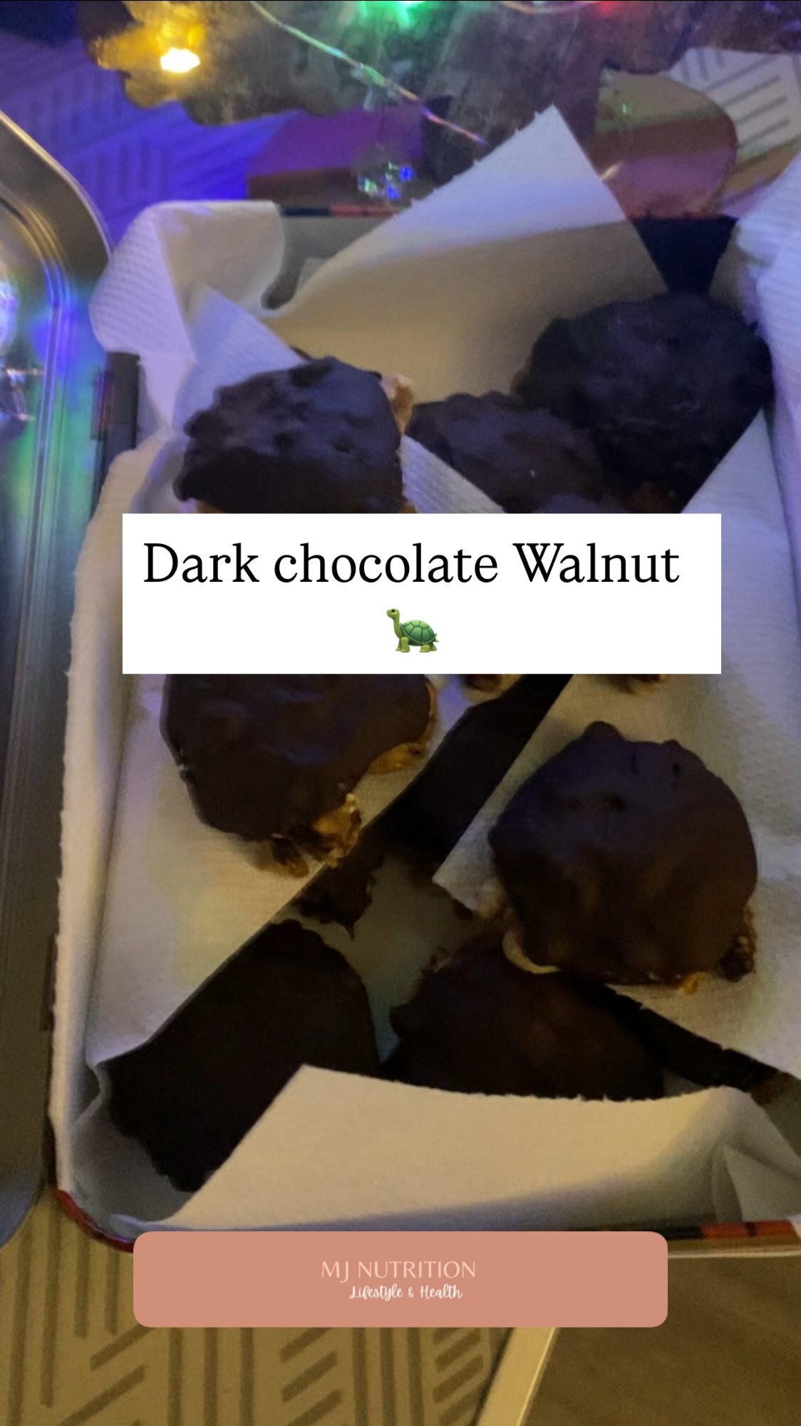 Have you tried a turtle? 🐢
A Canadian favourite — nuts, caramel and dark chocolate.
This is my Mediterranean-style take: dark chocolate walnut turtles, less sweet, more fibre, real ingredients… and just as addictive. 🍫✨