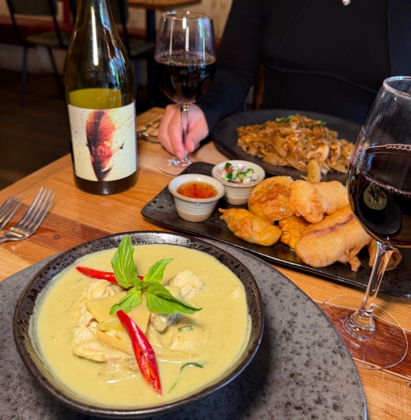 We’re normally closed on Mondays, but with Christmas just around the corner, we’ll be open tomorrow from 5pm ✨
If you’re planning a cosy catch-up with friends or family, we’d love for you to spend it with us 🥂
🐦 Early Bird | 5:00 – 6:30pm
3 courses for £19.95
🍻 Bring your own drinks | £3
Good food, relaxed vibes and a touch of festive cheer — just how evenings should be 🤍
Book your table via the link in our bio, we can’t wait to see you 🔗
#bramhall #noksthai #thaifood #stockportfood