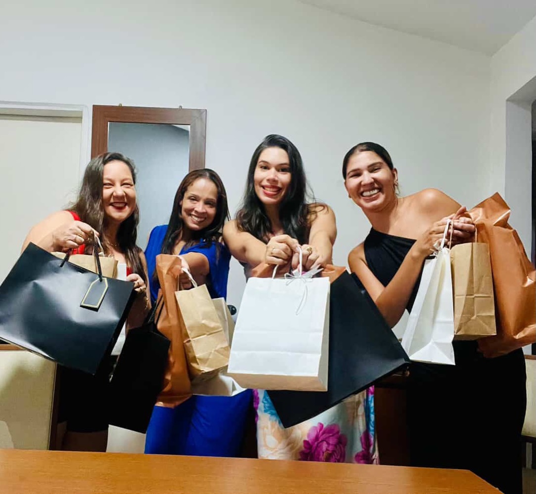 Dezembro, o quarteto fantástico e as sacolinhas neutras 😂
Amo vocês meninas 🥰