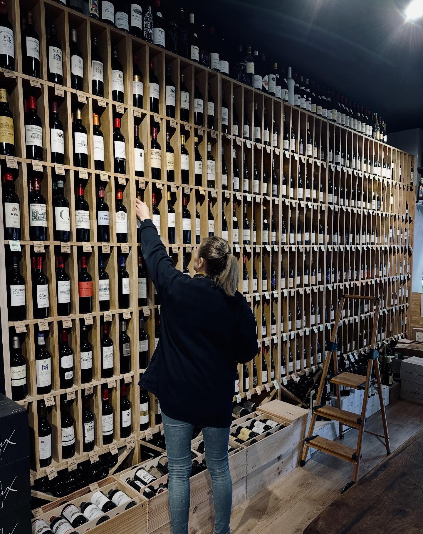 Dernière ligne droite avant les fêtes ! 🎁
Nos trois boutiques sont ouvertes pour vos derniers cadeaux et la sélection des vins des repas de fin d’année.
Plus de 1 500 références soigneusement sélectionnées : vins pour tous les budgets, grands crus, spiritueux, coffrets cadeaux…
On vous attend en cave !
Joyeux Noël à tous 🎅🎄
#lesvinsgourmands