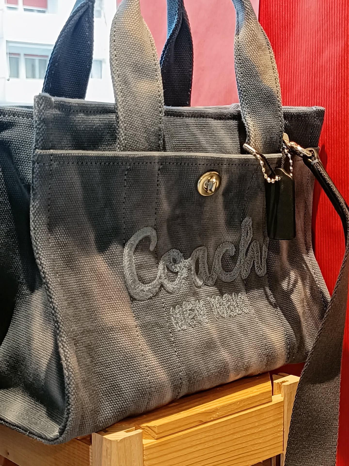 🚨 Bagslover Alert! 👜
Secondhand, aber alles andere als second choice.
Top-Zustand, Unikate only.
👉 Mini, Big oder Statement? Welcher Type bist du?