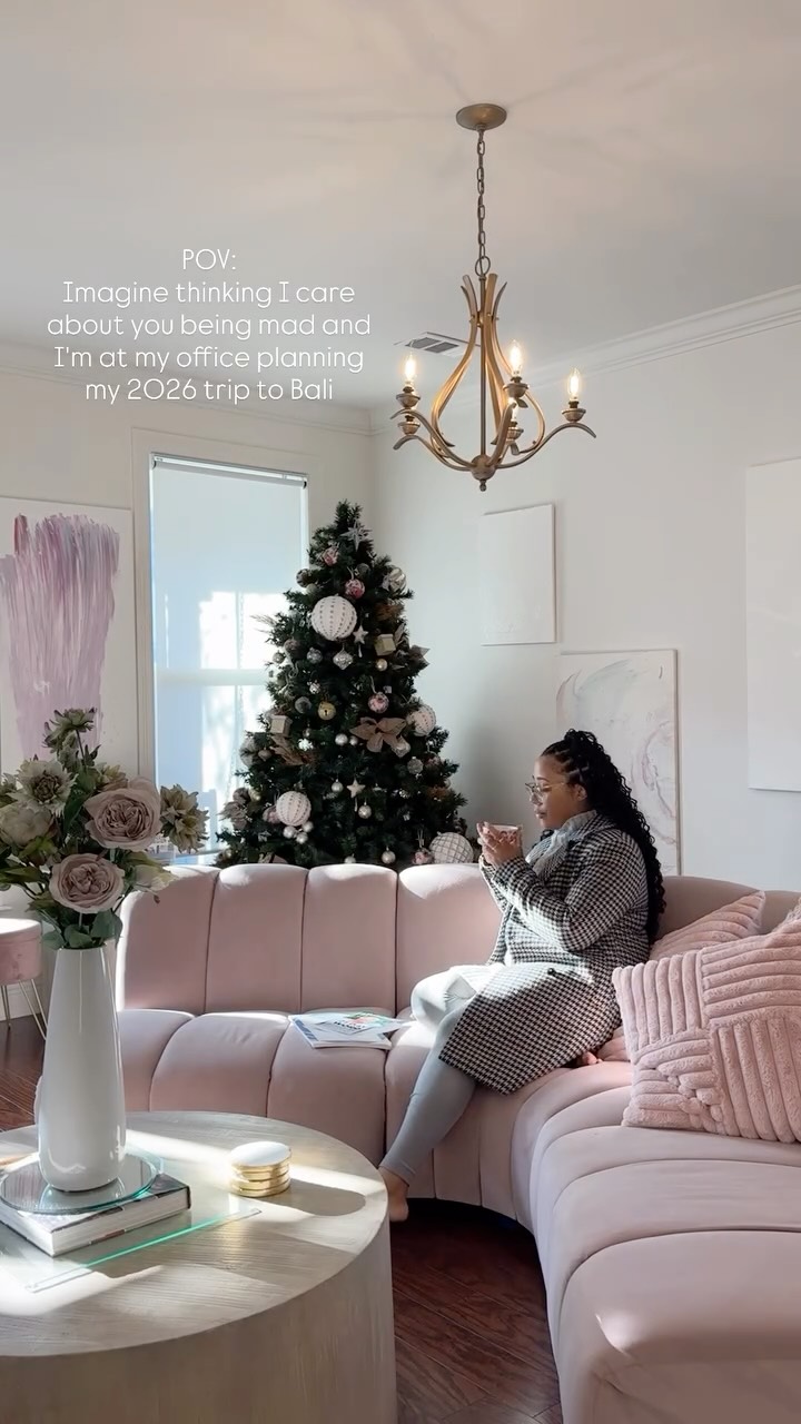 I’m calling all woman entrepreneurs stuck in their business not making the money they want to make.
Imagine 6 days in South Africa: growing your business in the morning, living your best life in the evening (wine tasting and spa days,). 🍷💆🏾♀️ Here’s where you say, “Yes please!”
Real talk: you can hustle in your business forever and still not make any money or you can shake things up?
Join me in Africa and build the money in your business you desire. 💡
Type “passport” 🎒💼 Hit the link in bio and come through. Let’s get this global glow up together. 🌍🔥
#businesswoman #business #africa #womeninbusiness #businessownerlife