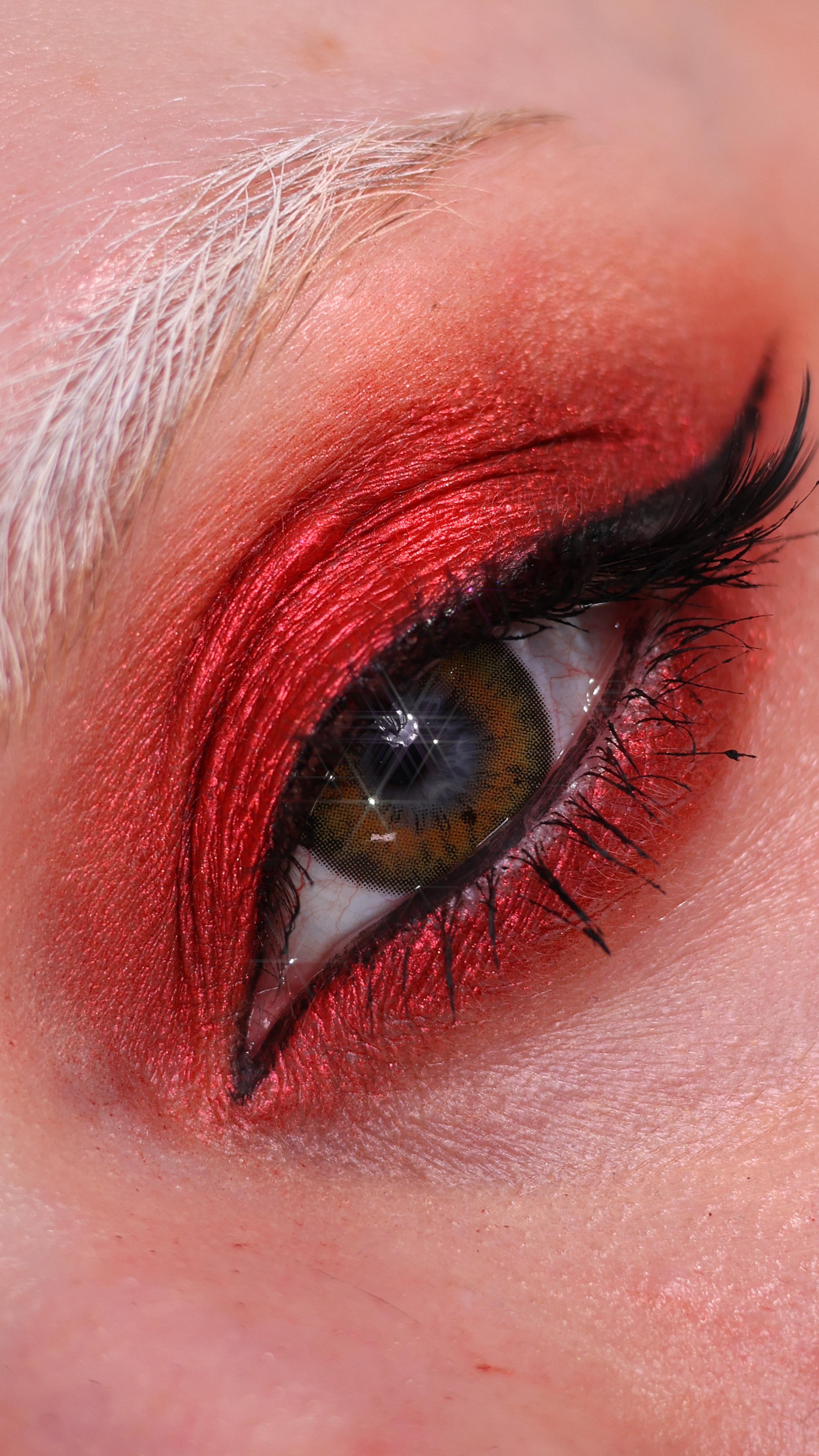 Cinnabar Rose – a swipe of pure magic ✨
Deep metallic red that turns every glance into a statement. Perfect for when you want to feel unforgettable❤️🔥
Artist @iamthevel
#makeup #thepastelroses #swatches #redmakeup