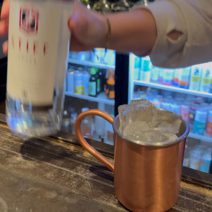 Sleigh the season with a little kick 🔥🎄
Our Pomegranate Moscow Mule is a STIFFMAS favorite.
#STIFFMAS #STIFFVodka #MoscowMule #FingerLakes