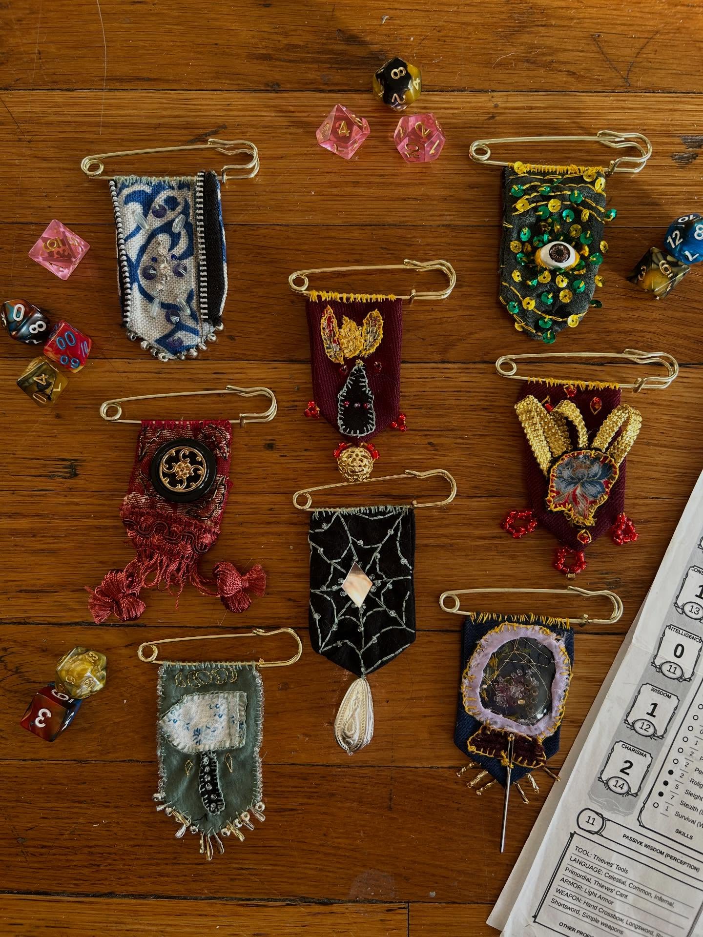 It was my great joy to make a custom set of scrappy ribbons for a DnD party!! Can you tell which class is which? Let me know if you need some for your table!!
#smallbuisness #slowfashion #creativereuse #sustainablity #ttrpg