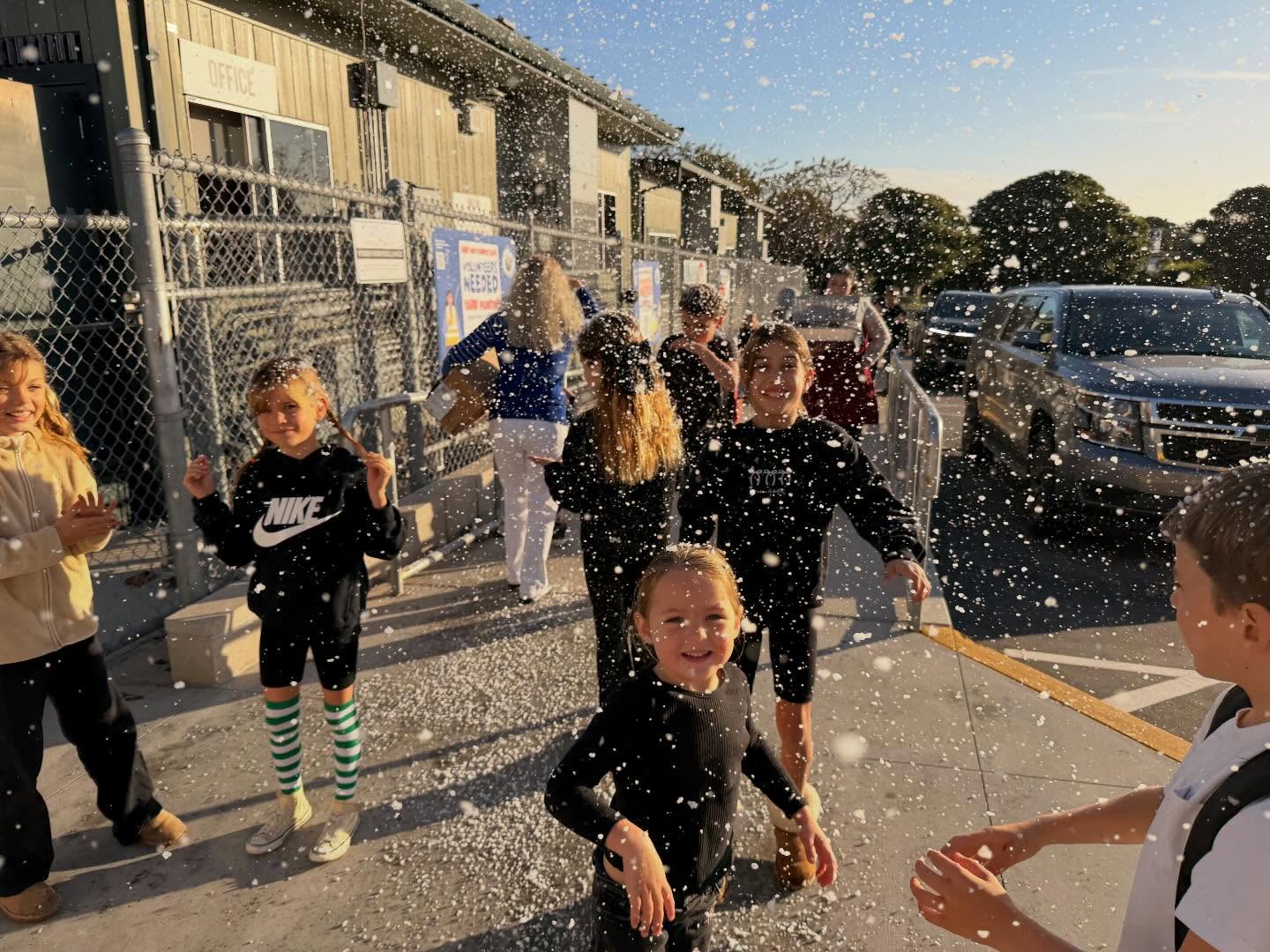 🎅🎄 Dad Santa drop-off, a magical Holiday Show, a sweet bake sale, and so many happy kids and families — our hearts are full!
Thank you to our incredible community for all you do to make our school such a special place. 💙
The PTA wishes you and your families a safe, joyful, and cozy holiday season! ✨❄️
See you in 2026!