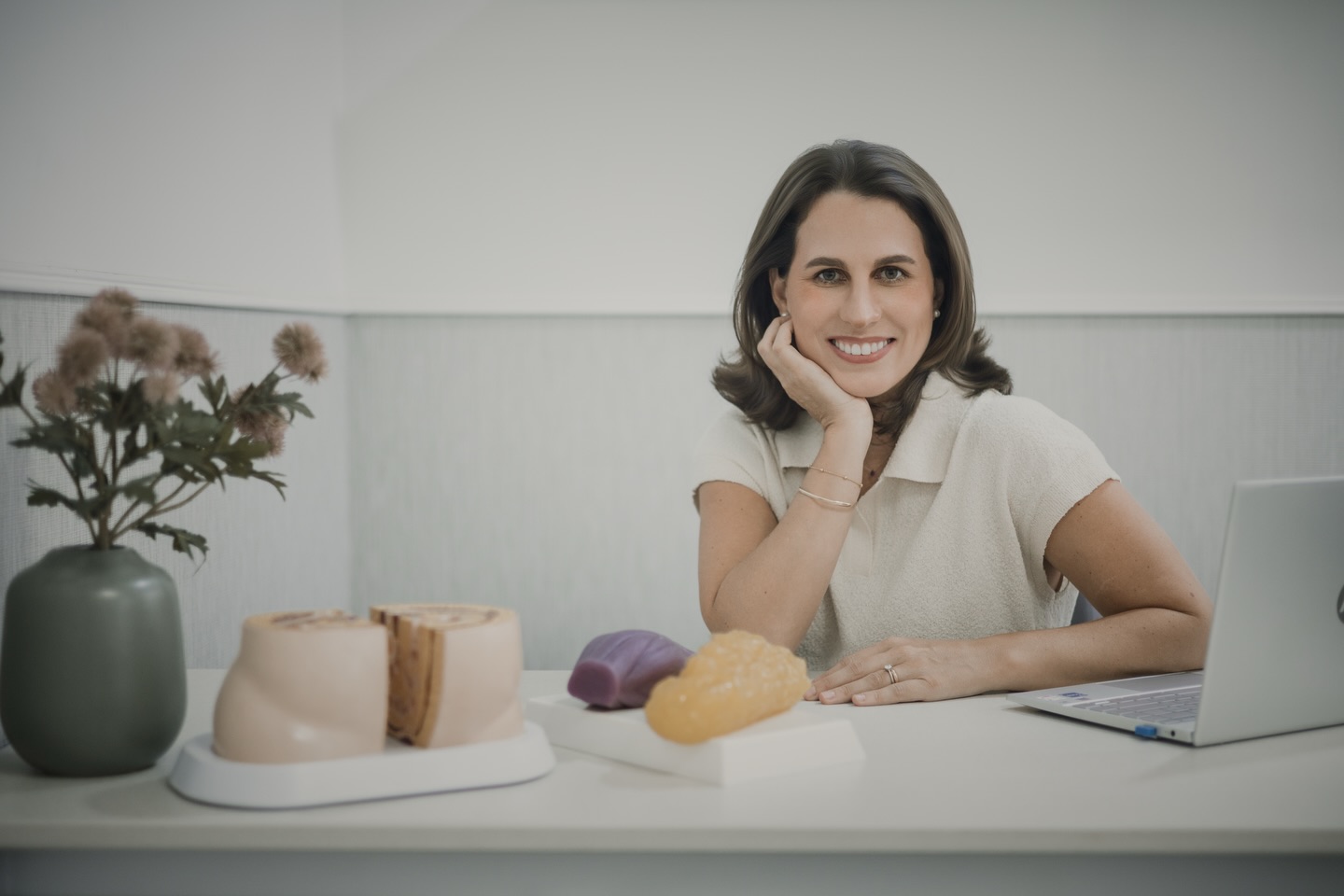 Desde mañana citas 100% Presencial en Lima
Lunes 22, Martes 23 y Viernes 26 de diciembre estaré atendiendo citas en Lima 100% presenciales.
Escríbeme por Whatsapp o agenda una cita por la Web.
www.cristinaarribas.com