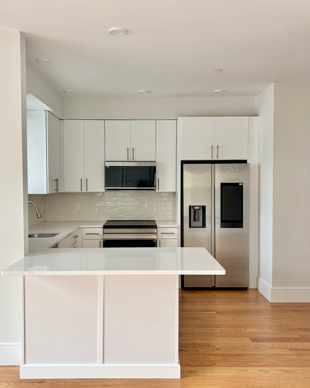 ✨JUST LISTED✨
📍The Doherty: Unit 203
Medford MA
2 BD I 1 BA I 805 SF I $675,000
• Exceptional rear facing corner unit
• Private, covered deck
• Open concept kitchen with peninsula, induction range and contemporary slab cabinets
• 1 deeded parking spot
• Ground-level coffee shop
• 0.1 miles from the West Medford MBTA station
LISTING AGENTS
👤 Paul Cirignano
📞 781.570.9007
✉️ Paul@TheSynergyREgroup.com
👤 David Proch-Wilson
📞 617.763.4771
✉️ David@TheSynergyREgroup.com
Link in bio for more info!
.
.
.
.
#condo #2bedroom #privatedeck #chromehardware #moderncondo