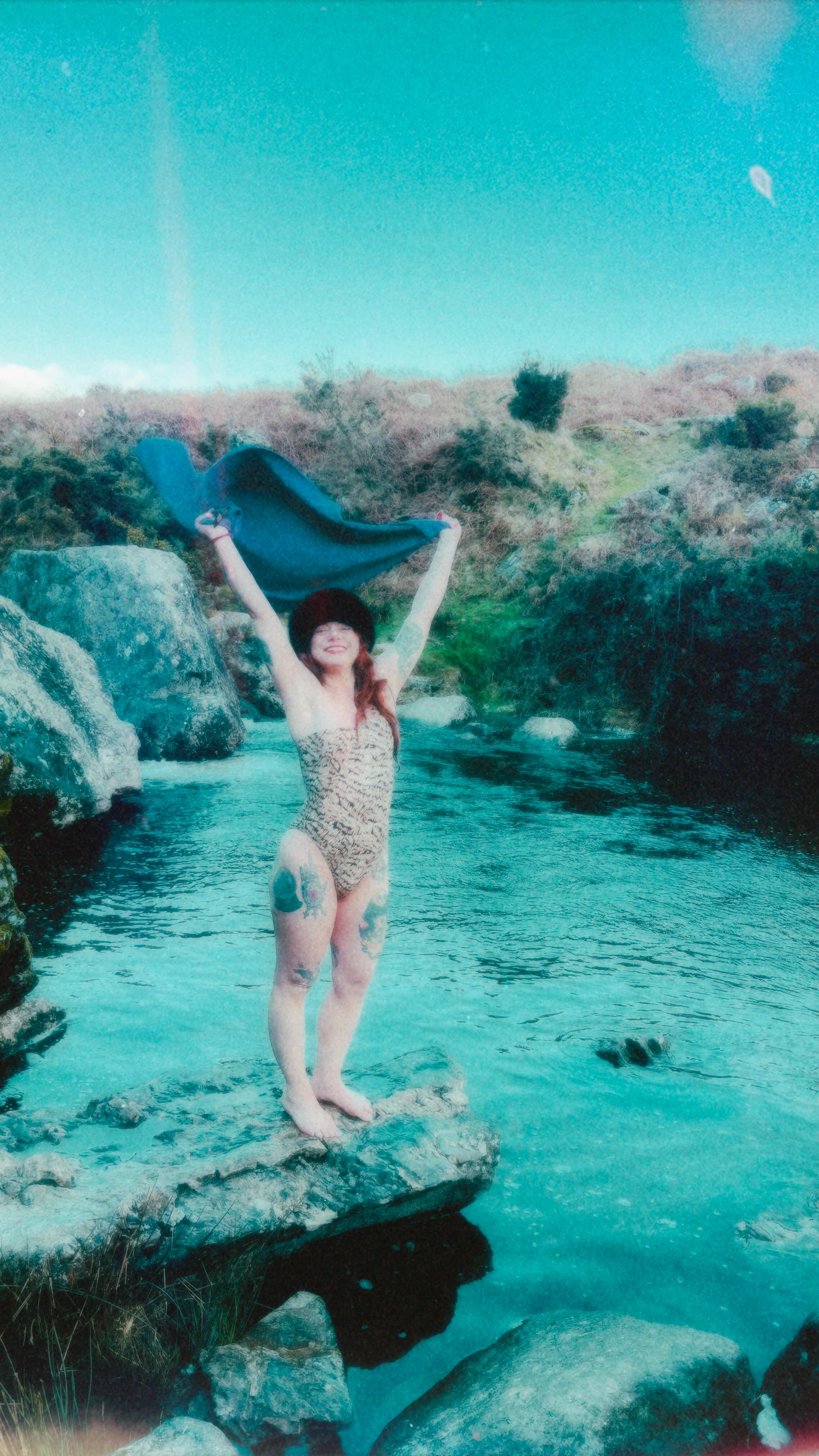 Solstice blessings to all. Forget belief systems and aesthetics. This is daylight beginning to lengthen again. The longest night passes. The light returns. That matters to every body on this planet, whether you mark it or not.
Yes, winter asks for rest. Yes, reflection has its place. So does attention. The light rises. Notice it 💛
If you don’t let it move through you when it’s dark outside, when exactly are you planning to?