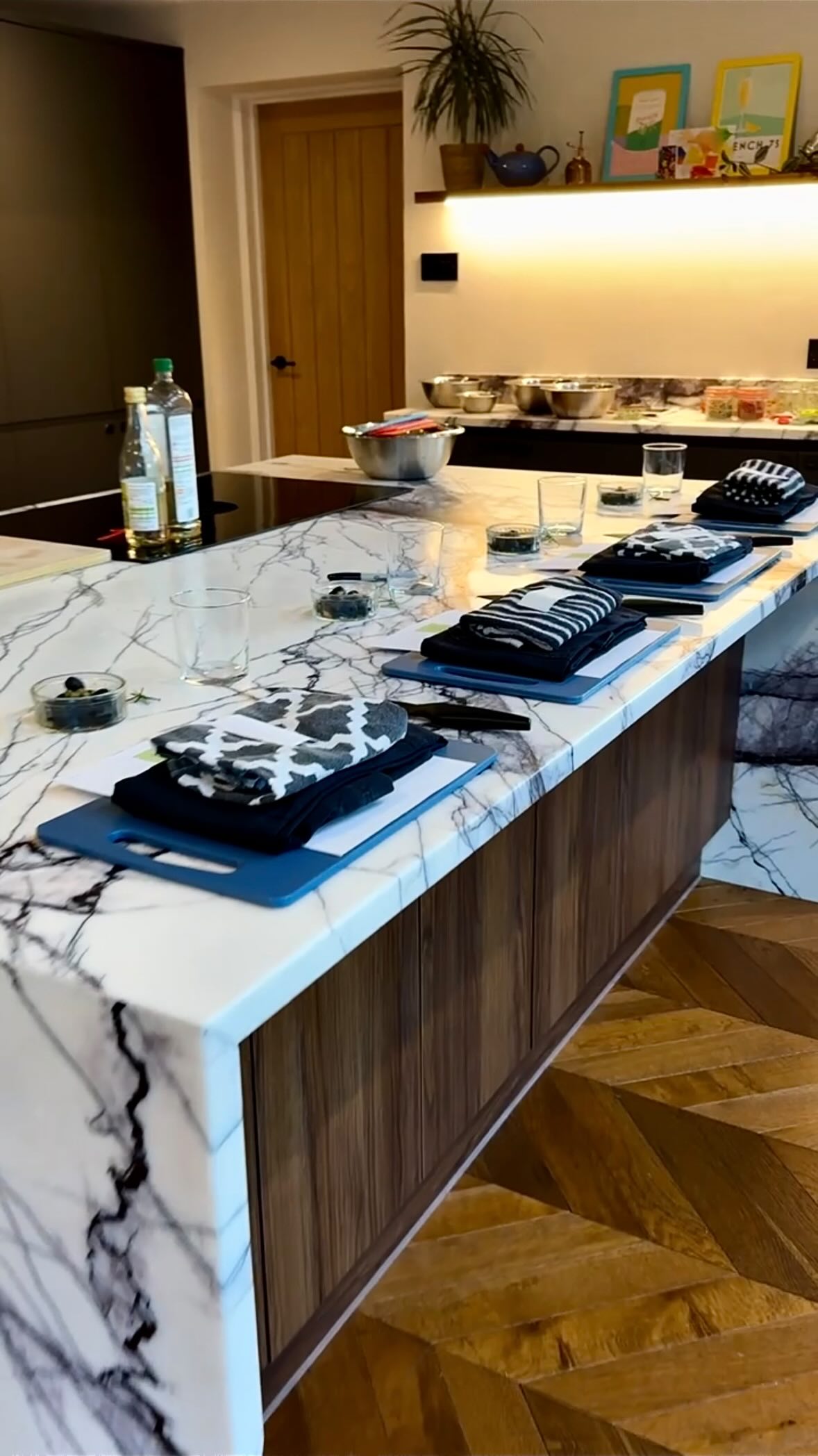 A quick walk around of this mornings set up for a sold-out Christmas Canapés workshop! More photos to follow! 🎄