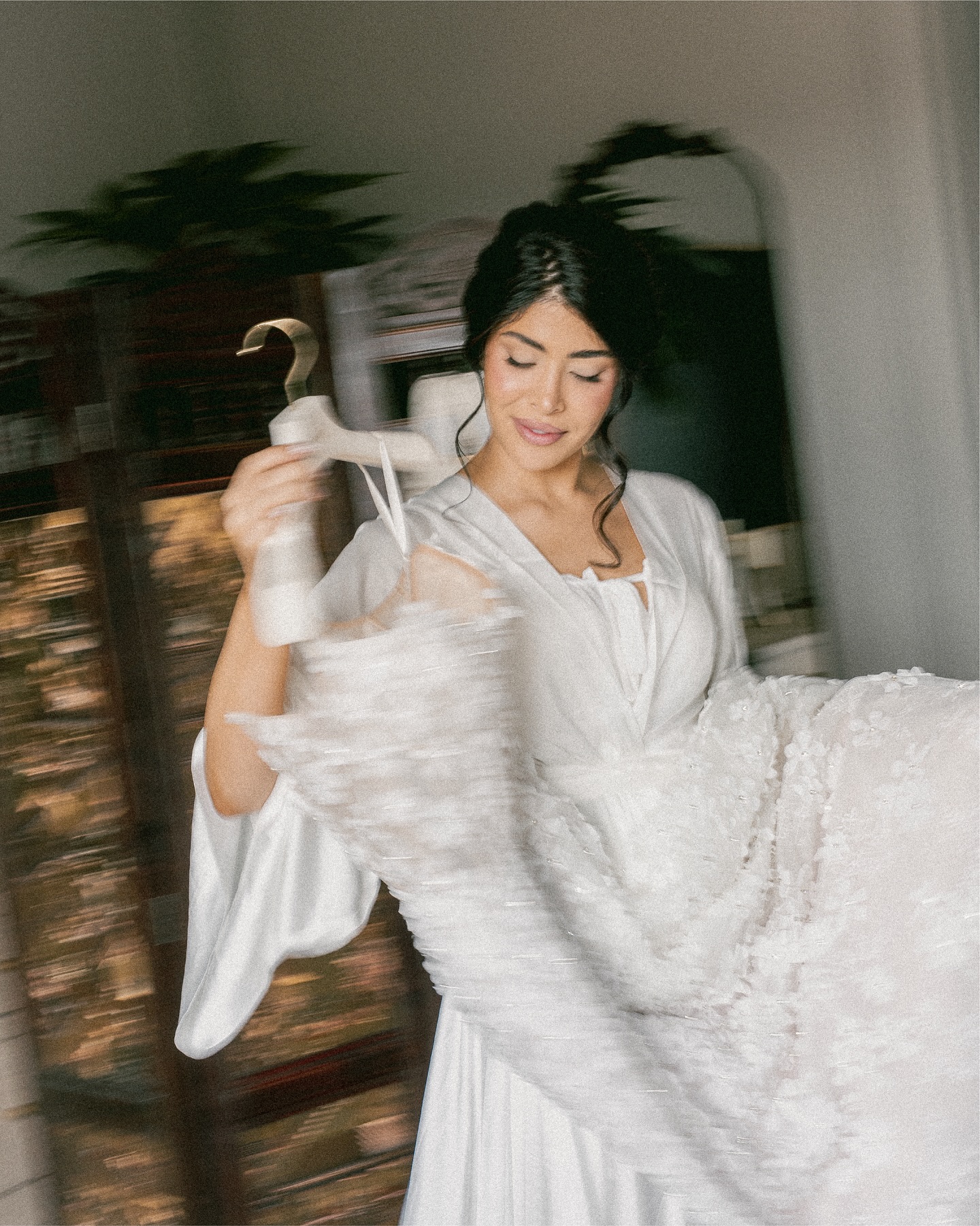 From quiet moments to forever ❤️
Photography & Cinematography: @sollisstudio
@annalacivitadesigns
@frankreaeventdesigns
@thearlingtonestate
@makeupbymiagee
@soprettyinprint
@glamourous_affairs
@eventgraffiti
@decorandfiesta
@splendidsettings
@detailzfurniturerentals
@bbblancweddings