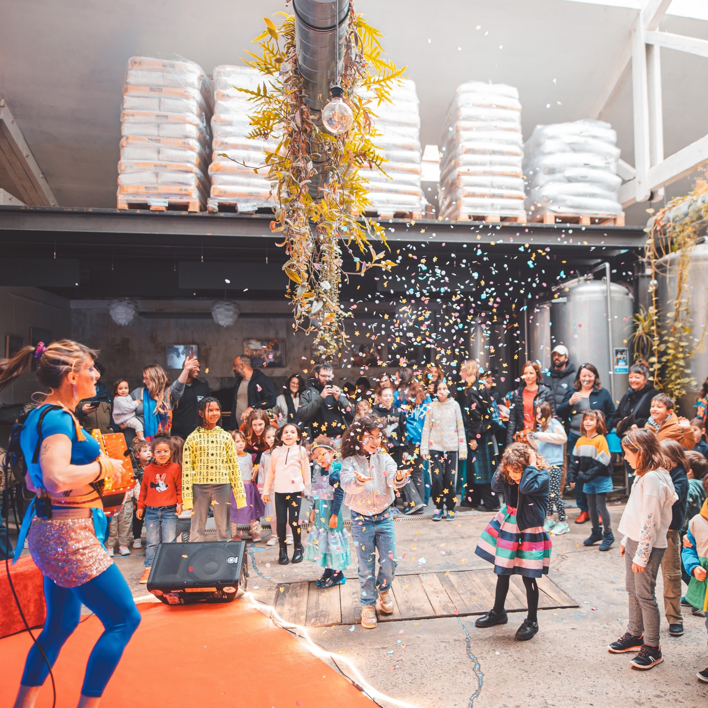 Bonne année ! 🎉
Ici, on jette les derniers confettis et on se prépare pour cette belle année qui nous attend, avec une douzième édition aussi pétillante que le Champomy !
Pour démarrer l’année du bon pied, n’oubliez pas : on vous dévoile la programmation et on ouvre la billetterie le mardi 6 janvier à 12h ! 🙌
Bonne fin de vacances, et on se retrouve à la rentrée 🚀
📸 @bubuphotographe