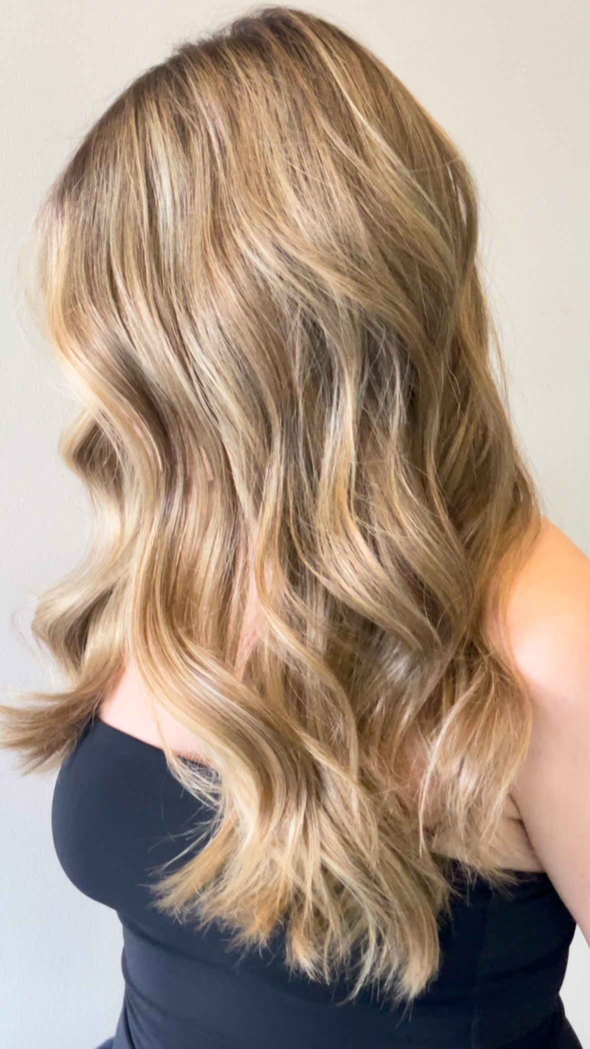 Soft dimension. Seamless blonde. Effortless shine ✨
#BlondeHair #LuxuryBlonde #DimensionalBlonde #GlossyHair #HairGoals ModernBlonde SalonResults HairInspo