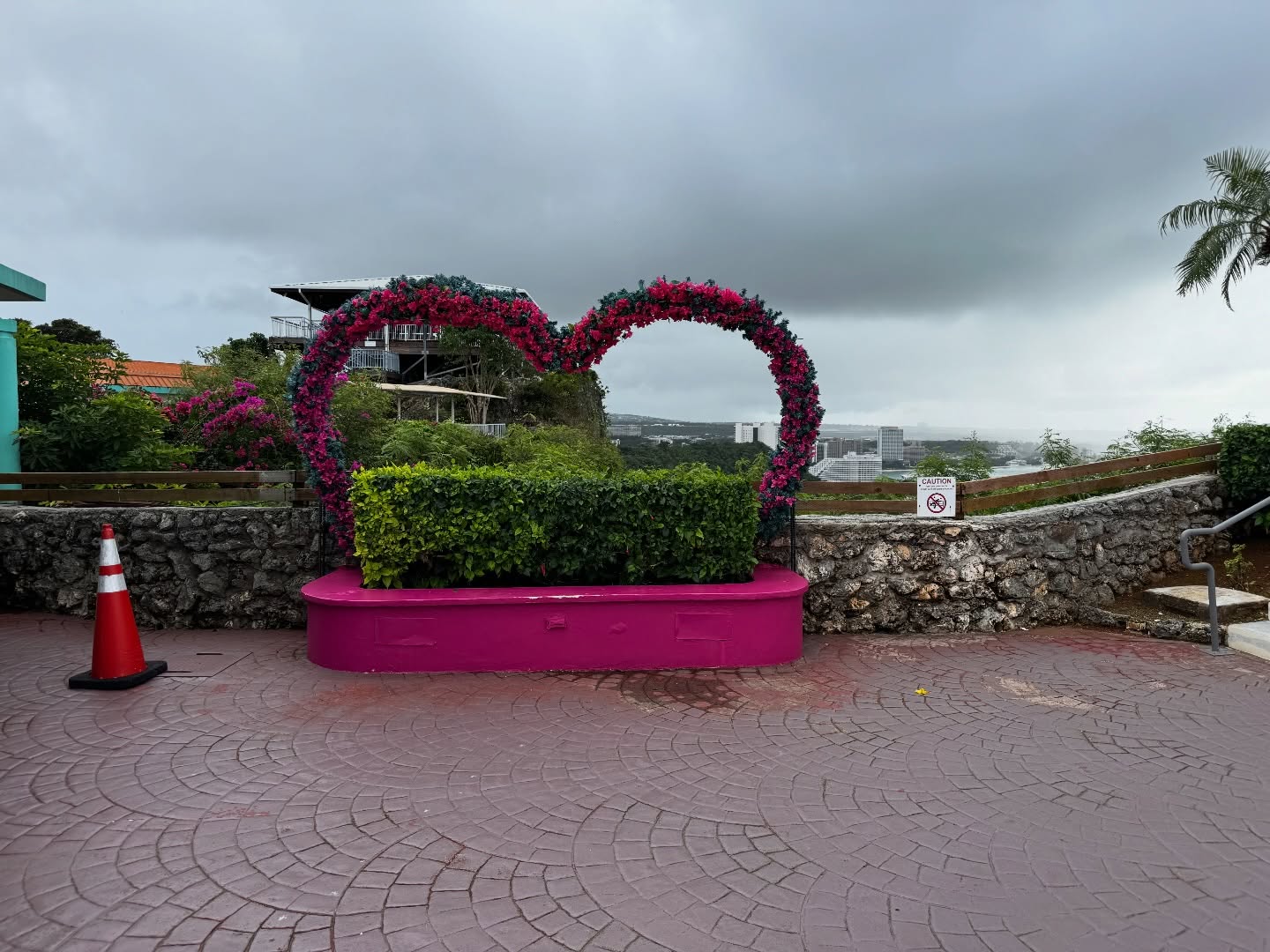 “Twelve Days of Christmas” 11/12: Altruism & Kindness
A gift that costs $0:
A compliment.
A text.
A warm smile.
A moment of presence.
Meaningful doesn’t always mean expensive.
Some gifts leave a bigger impact because they came from the heart. Word!
#sevenpillars #twelvedaysofchristmas #tasteoflife #kindness #altruism