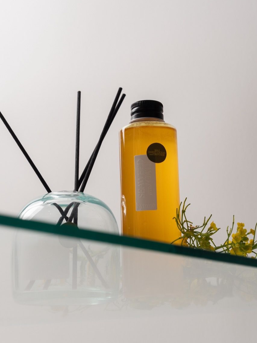 Bali Sweet Ocean — a blend of Bali ceremonies, ocean breeze & sacred floral.
Soothing & Calming, grounding scent. Helping to connect to present moment, bringing back the attention in the now.
#essentialoilblend #naturaloil #baliscent #baliaroma