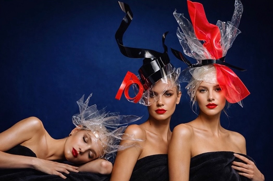 Les trois muses @barthetparis by @alexandrebarthet
#couture #hat #madetomeasure #art