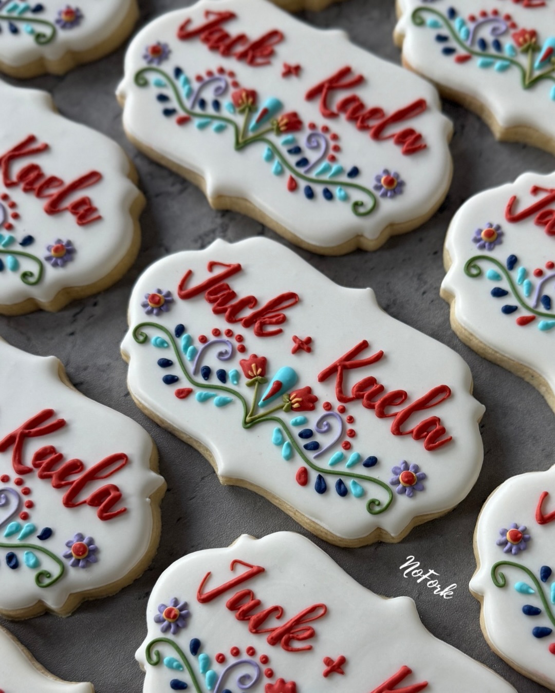 A festive congratulations are in order! 💍🇲🇽 🏴 🇺🇸
#nofork #celebratingmadeeasy #eatwithyourhands #noutensilsrequired #custombakery