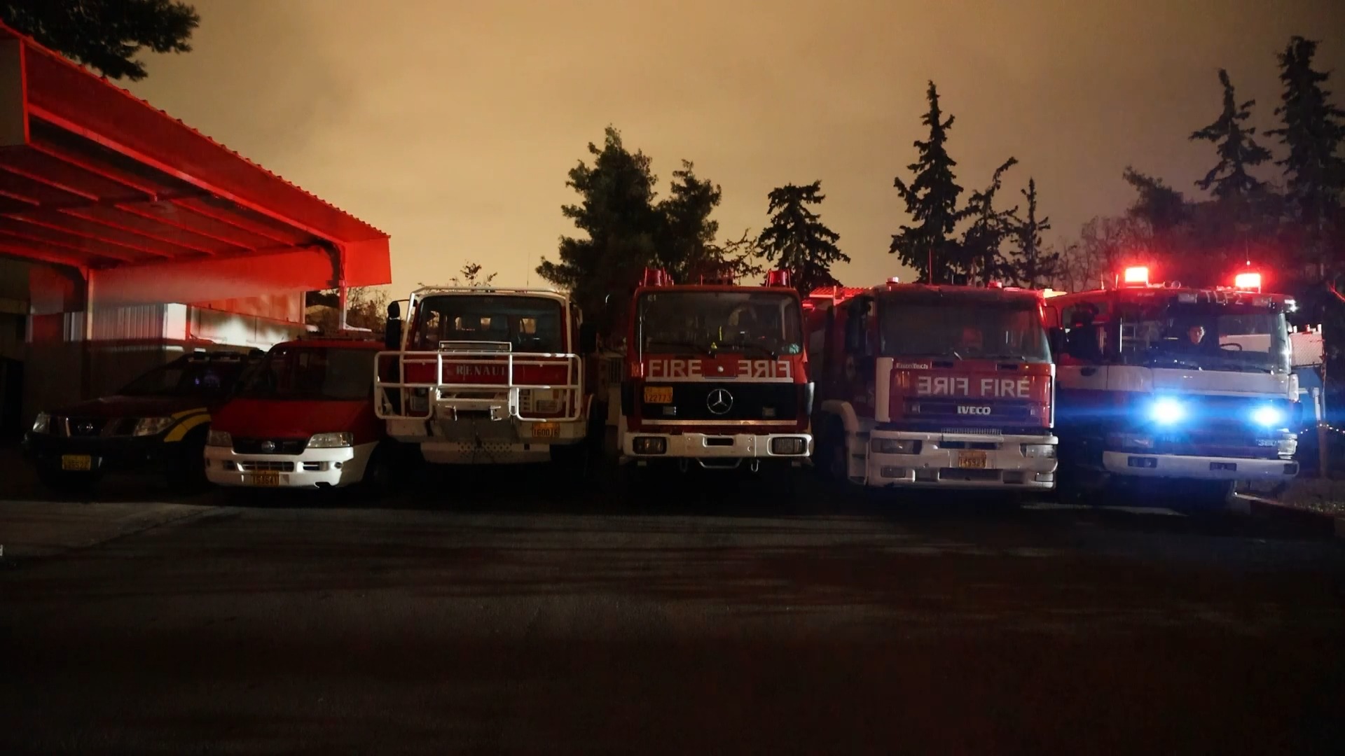 Η Ομάδα Εθελοντών Δασοπυροσβεστών Διασωστών - Εκάλη 2000 σας εύχεται καλά Χριστούγεννα, ευτυχισμένο και ασφαλές το νέο έτος, γεμάτο προσφορά στον συνάνθρωπο.
ΟΕΔΔ - Ekali 2000 wishes you a merry Christmas and a happy and safe new year, filled with acts of service to your fellow humans.