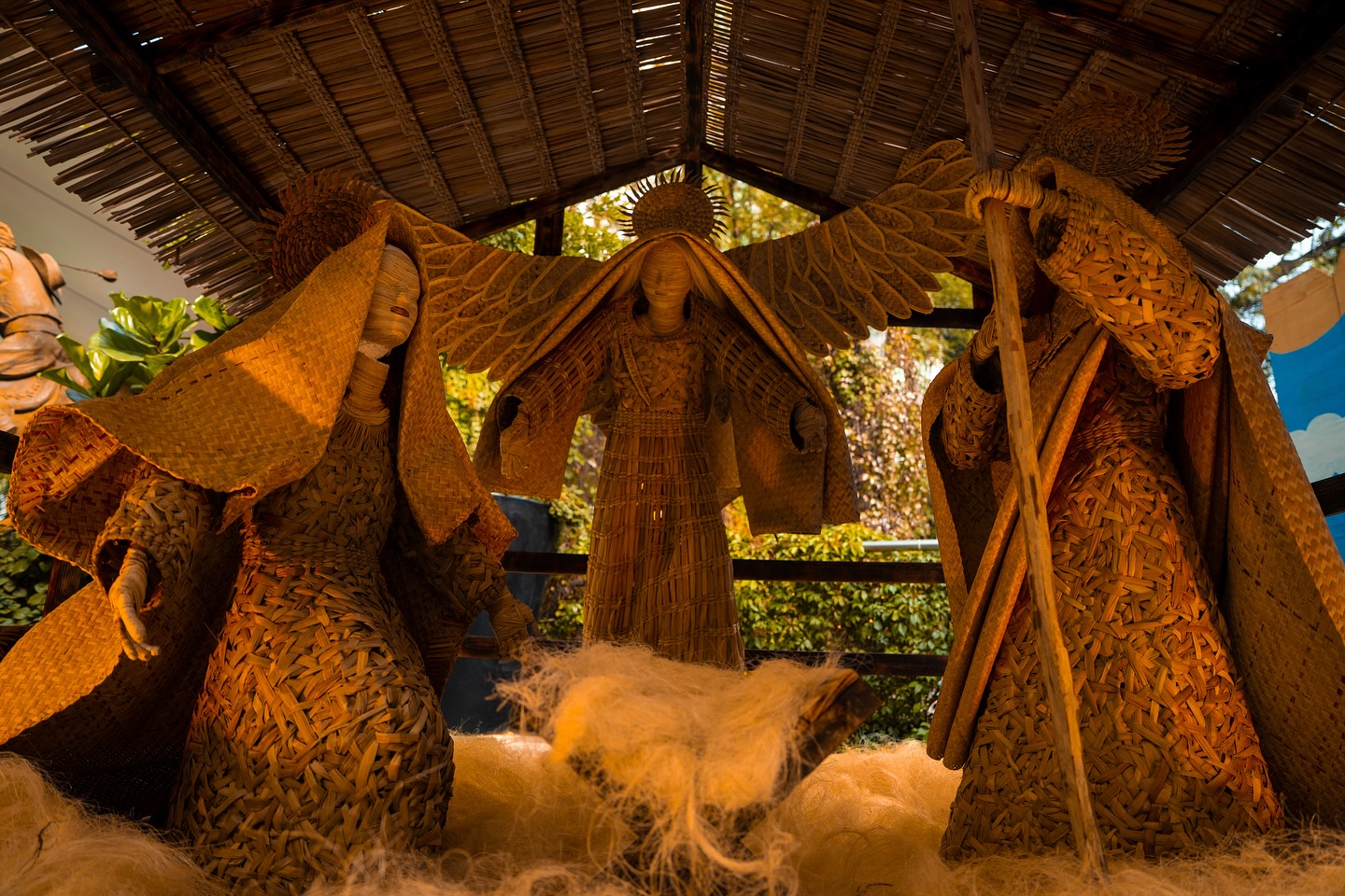 Punto Sao Paulo es un lugar creado para reconectar con lo auténtico. ✨
Con ese espíritu recibimos este nacimiento, elaborado a mano por artesanos de Tabasco, creado con fibras naturales y técnicas tradicionales que dan testimonio del talento y la sensibilidad del arte mexicano.
Te invitamos a detenerte un momento y apreciar la riqueza cultural que nos rodea. 🍃✨
📍Planta alta, frente a Hotel NH Collection.