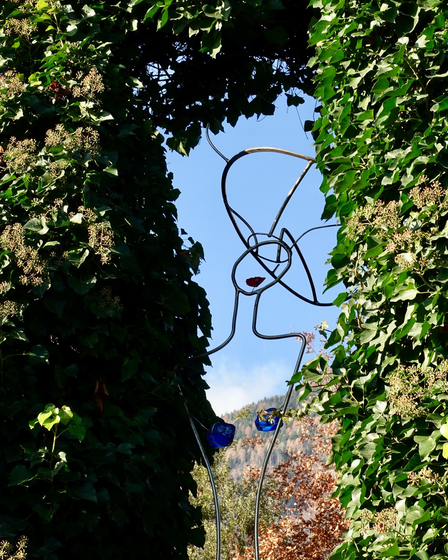 💃🏼👩🏻🍳👩🏾🦱👩🏽🔬🧍🏼♀️🧕🏾🤾🏻♀️🤰🏼👩🏽🔧👰🏻♀️
Open Call: FRAUEN 2026
Zum 20-jährigen Jubiläum der Gärten schreiben wir die nächste große Skulpturenausstellung im Kränzelhof aus – zum Thema FRAUEN: Körper, Ausdruck, Verletzlichkeit, Hingabe.
Du möchtest mit deiner Arbeit Teil davon sein? Jetzt einreichen & dabei sein!
📅 Ausstellungszeitraum: April – November 2026
📝 Einreichfrist: 31.12.2025
🔗 Einreichformular auf unserer Webseite -> LINK IN BIO
#Woman #Frau #Donna #Skulptur #Sculpture