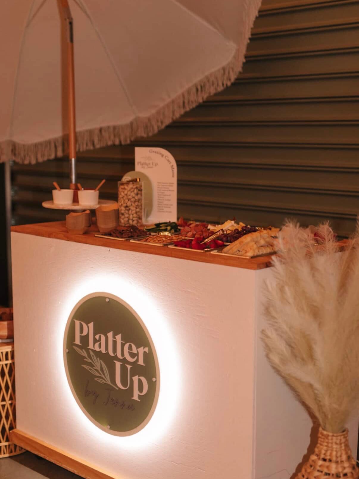 When your customers send those professional photos through 💚💚 thank you @biancacarboon
.
.
.
.
.
#grazingcart #weddings #grazingtablesandcheeseboards #grateful #photographers